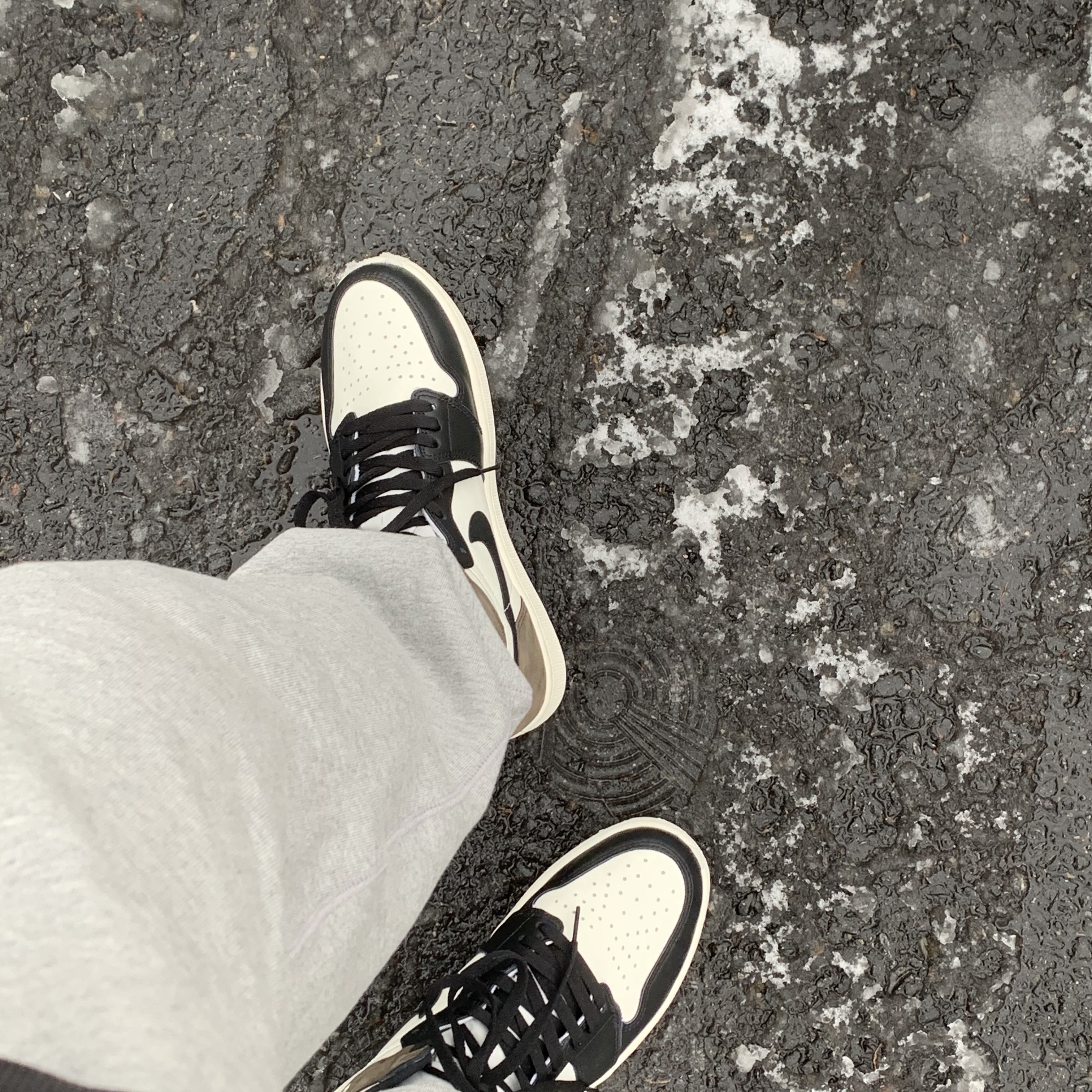 Jordan 1 Retro High OG Black Mocha 착용 스타일