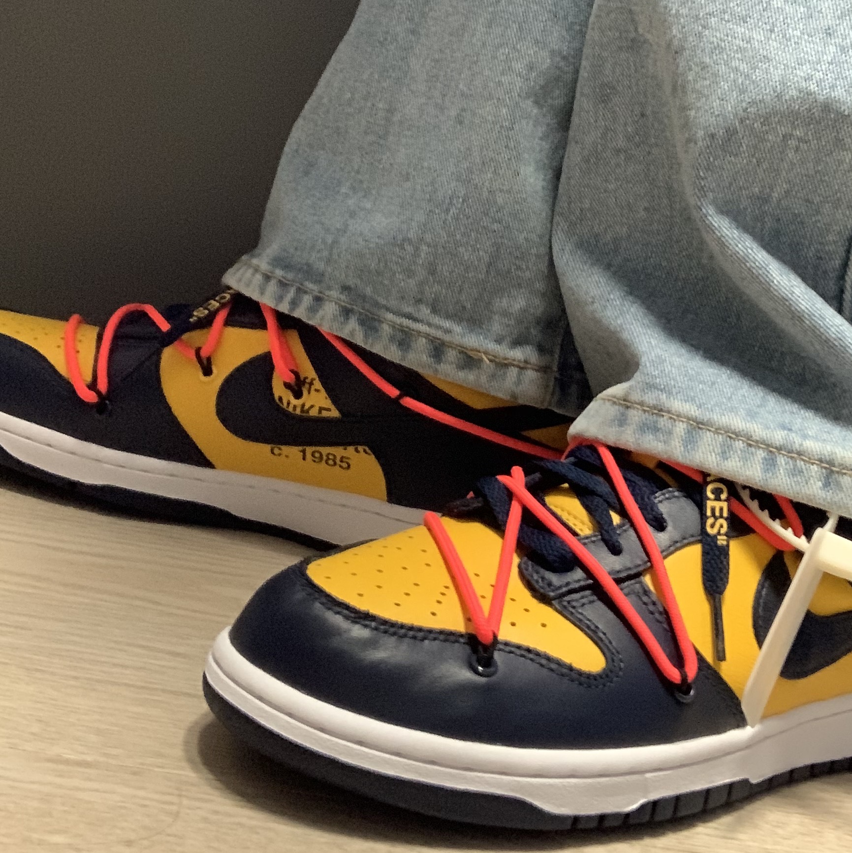 Nike x Off-White Dunk Low University Gold Midnight Navy 착용 스타일