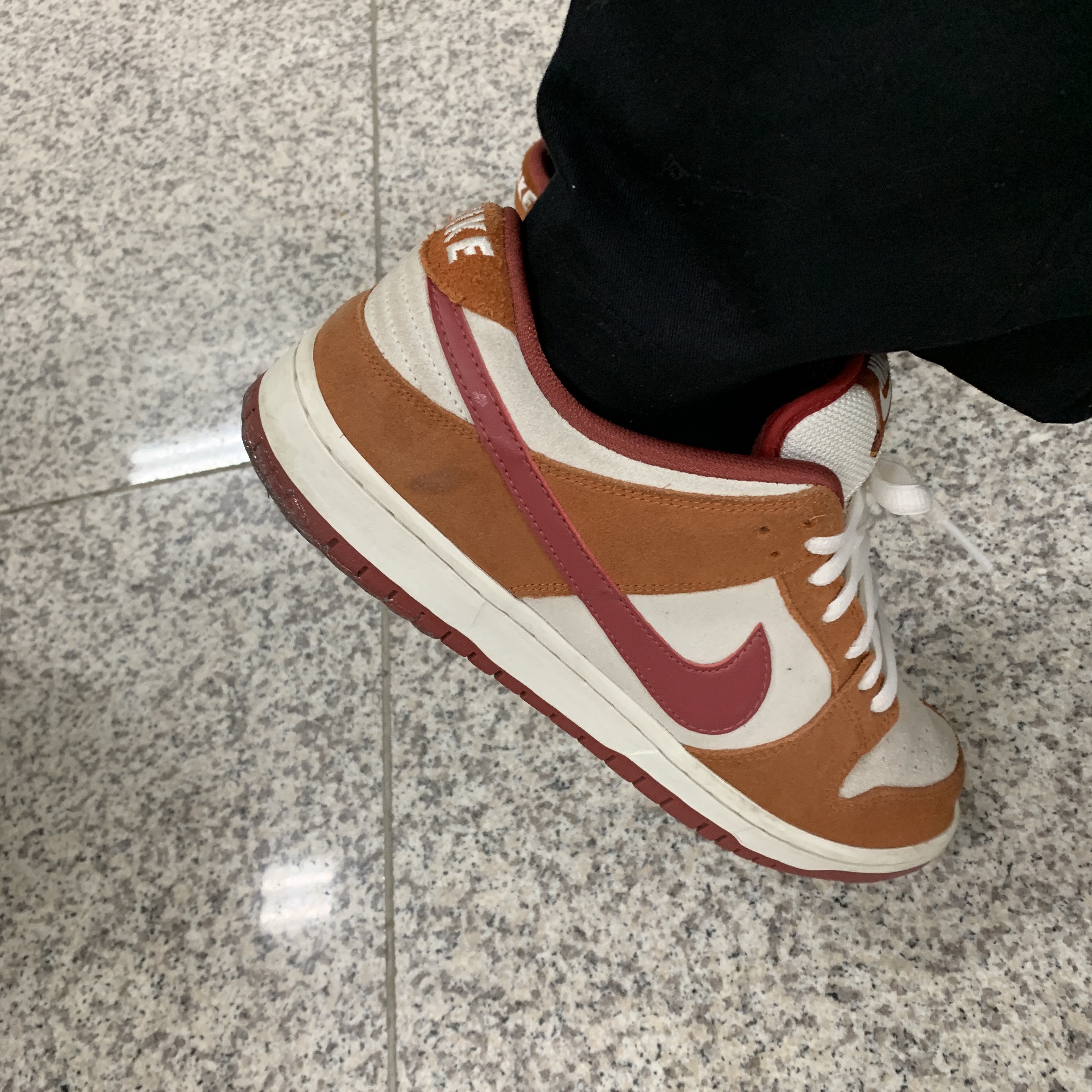 Nike SB Dunk Low Pro Dark Russet 착용 스타일
