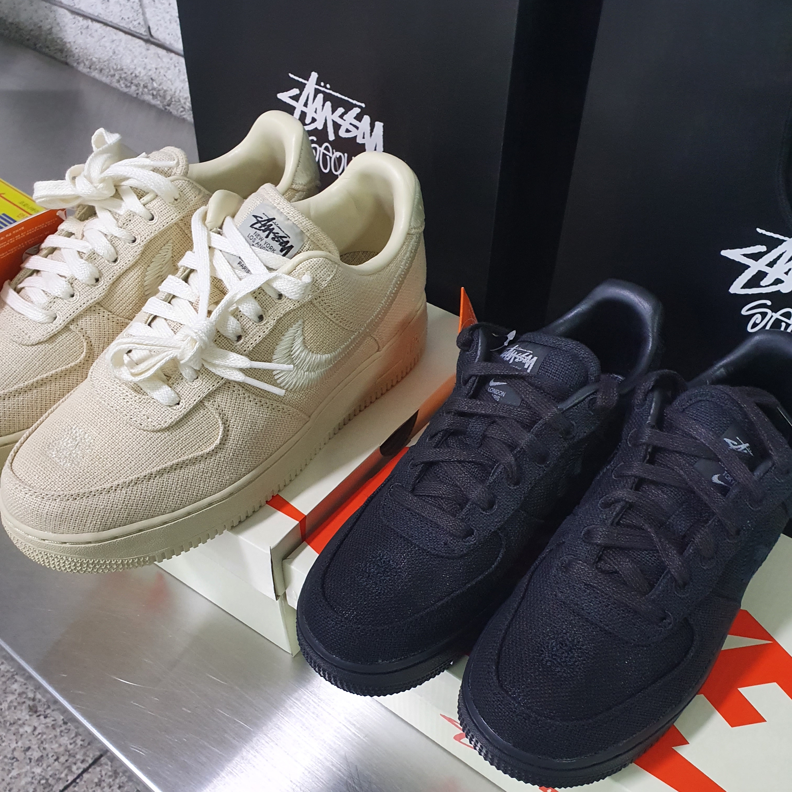 Nike x Stussy Air Force 1 Low Fossil, Nike x Stussy Air Force 1 Low Triple Black 착용 스타일