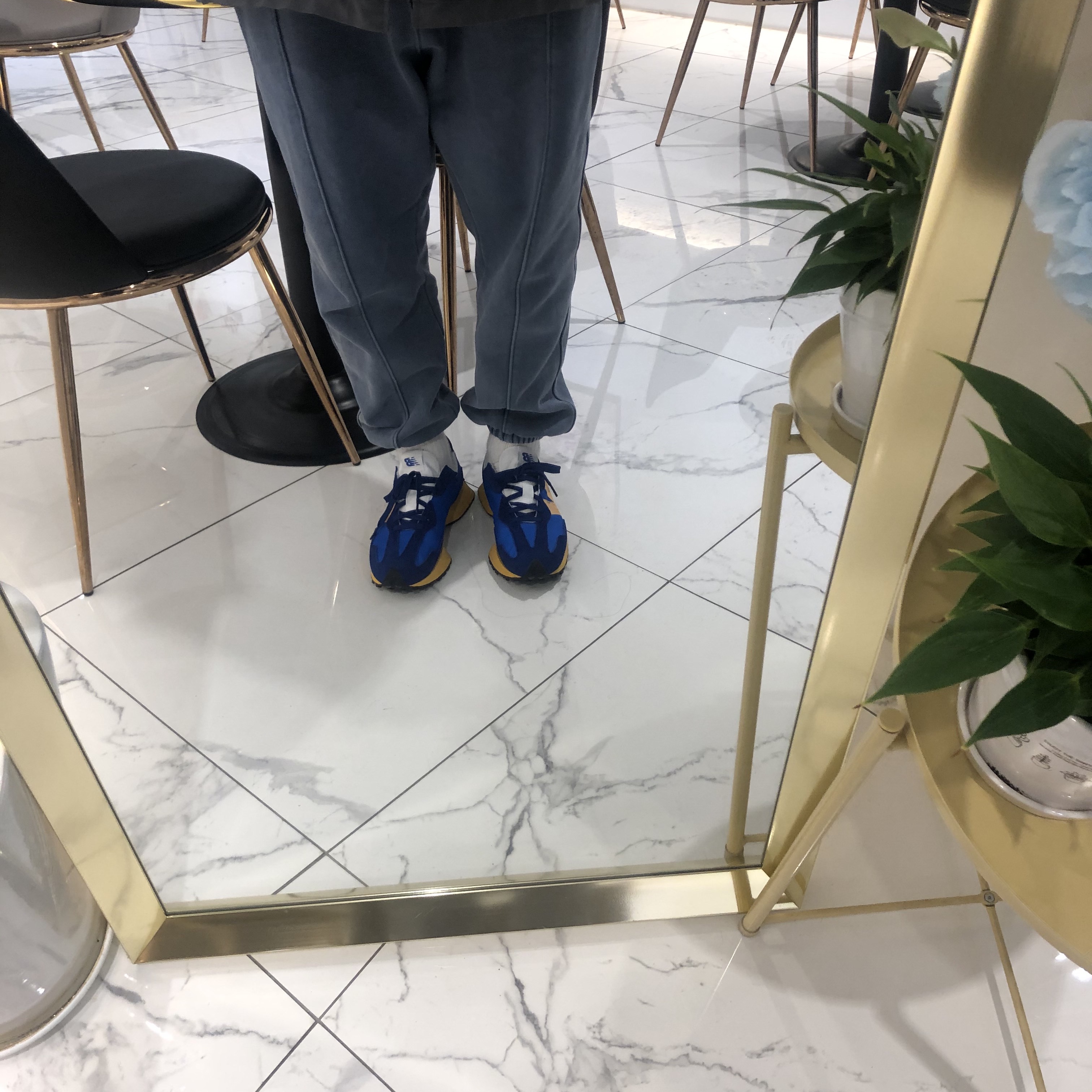 New Balance 327 Blue 착용 스타일 - 1