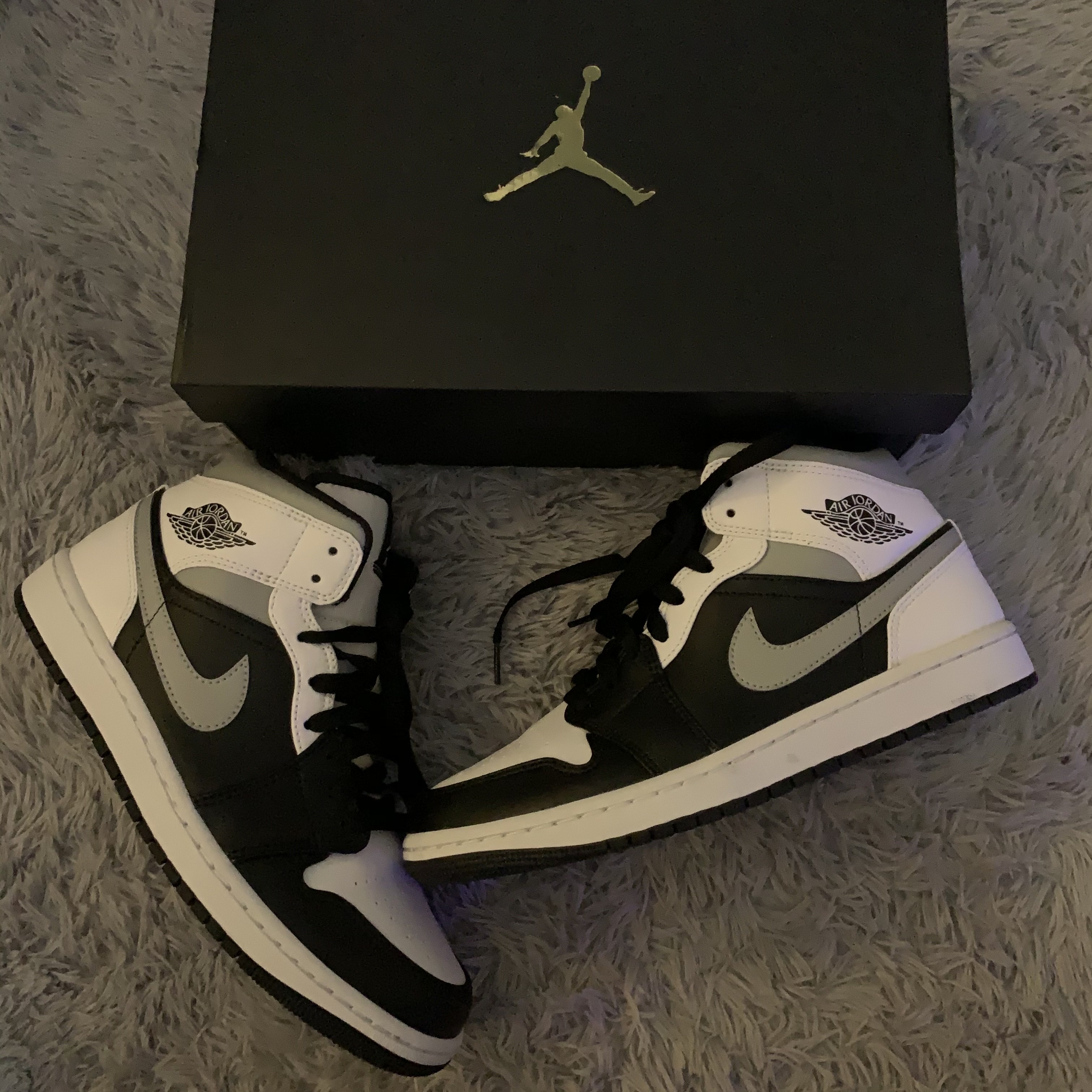 Jordan 1 Mid White Shadow 착용 스타일