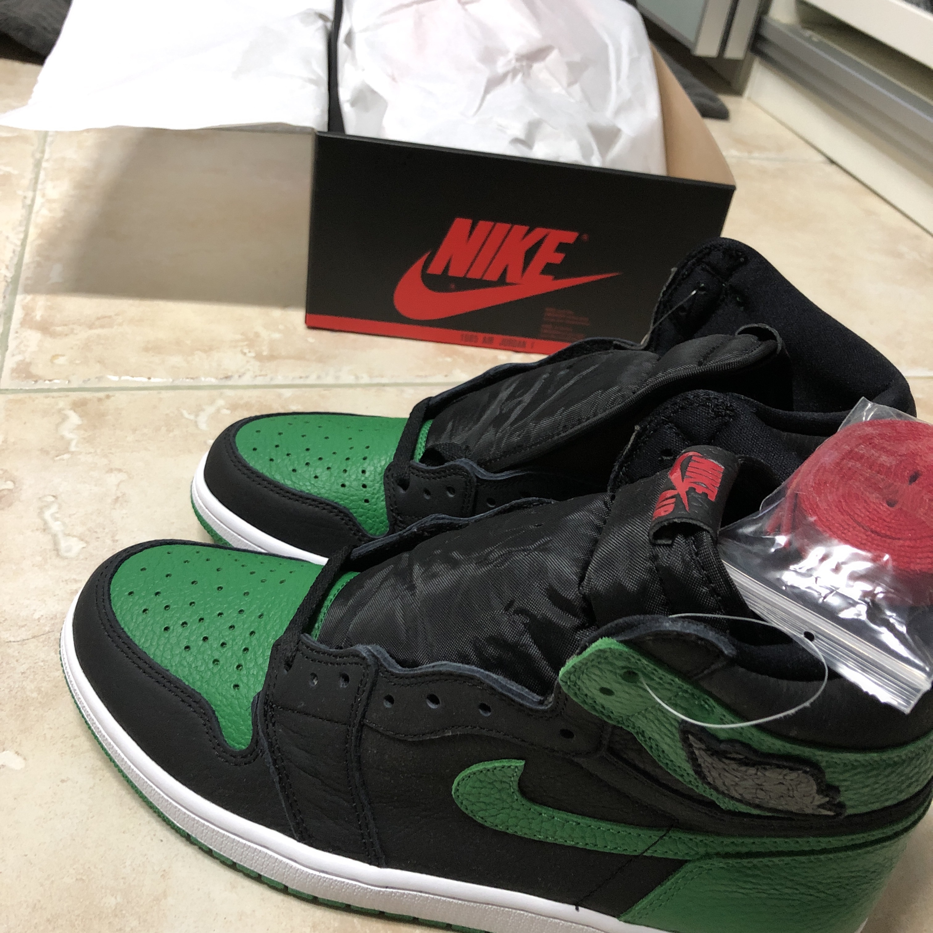 Jordan 1 Retro High OG Pine Green Black 착용 스타일 - 2