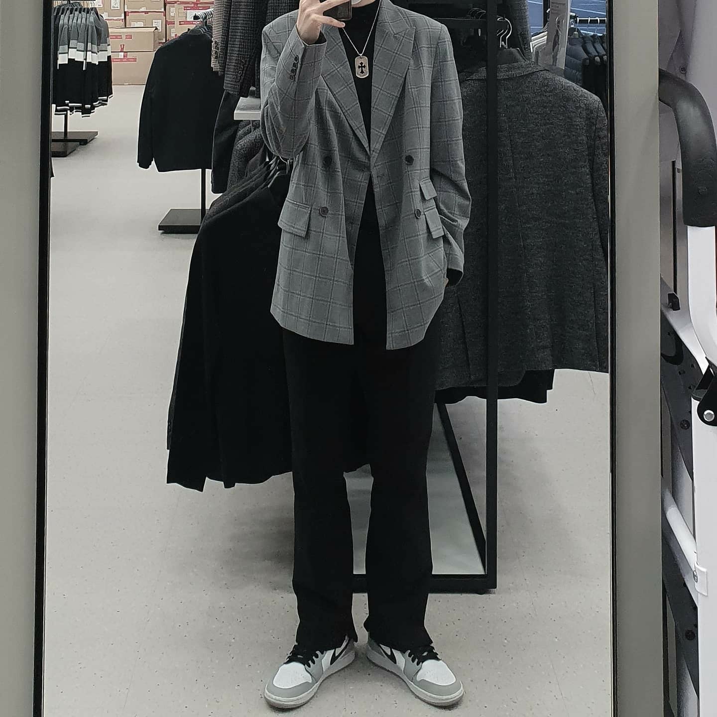 Jordan 1 Mid Light Smoke Grey 착용 스타일 - 2