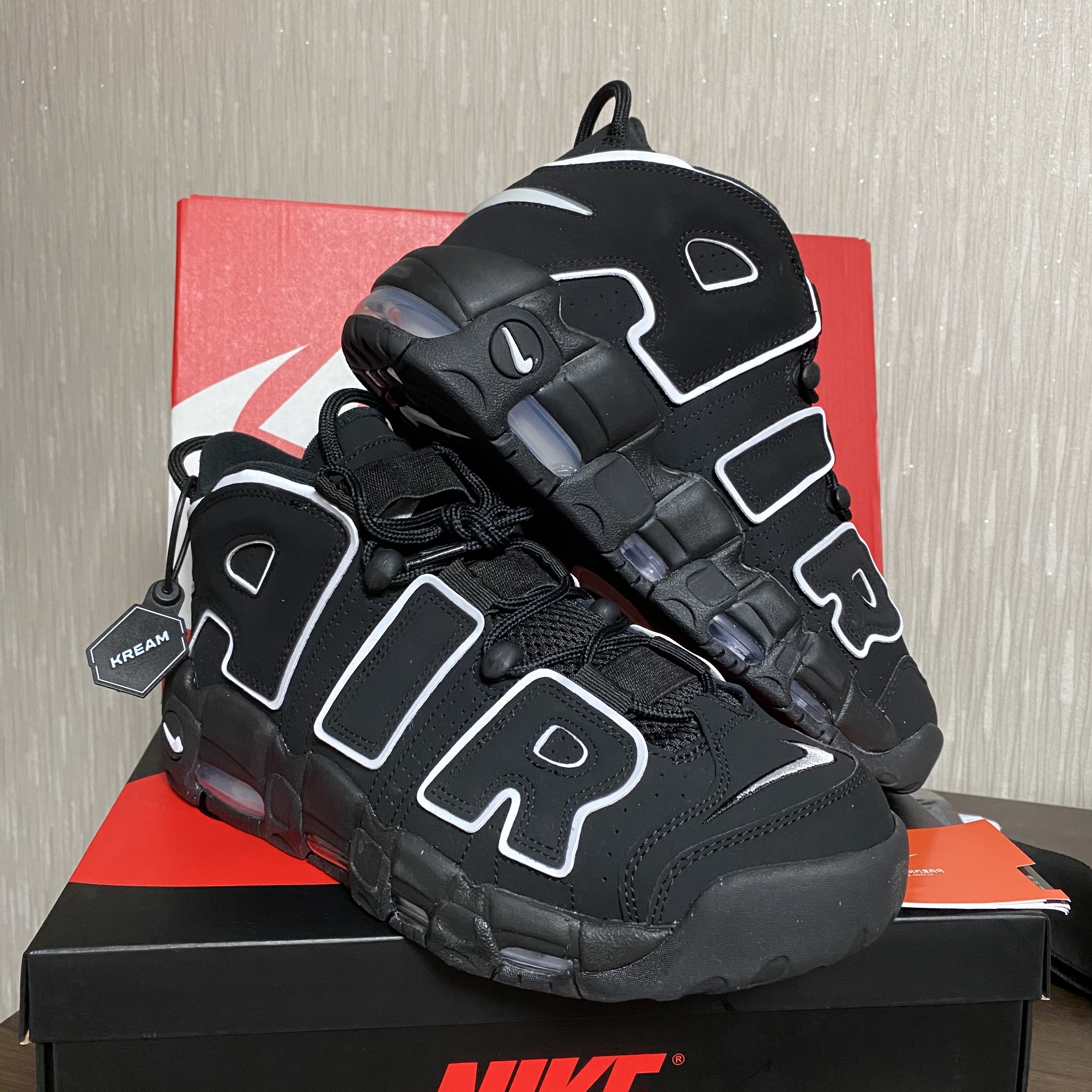 Nike Air More Uptempo Black White 2020 착용 스타일 - 2