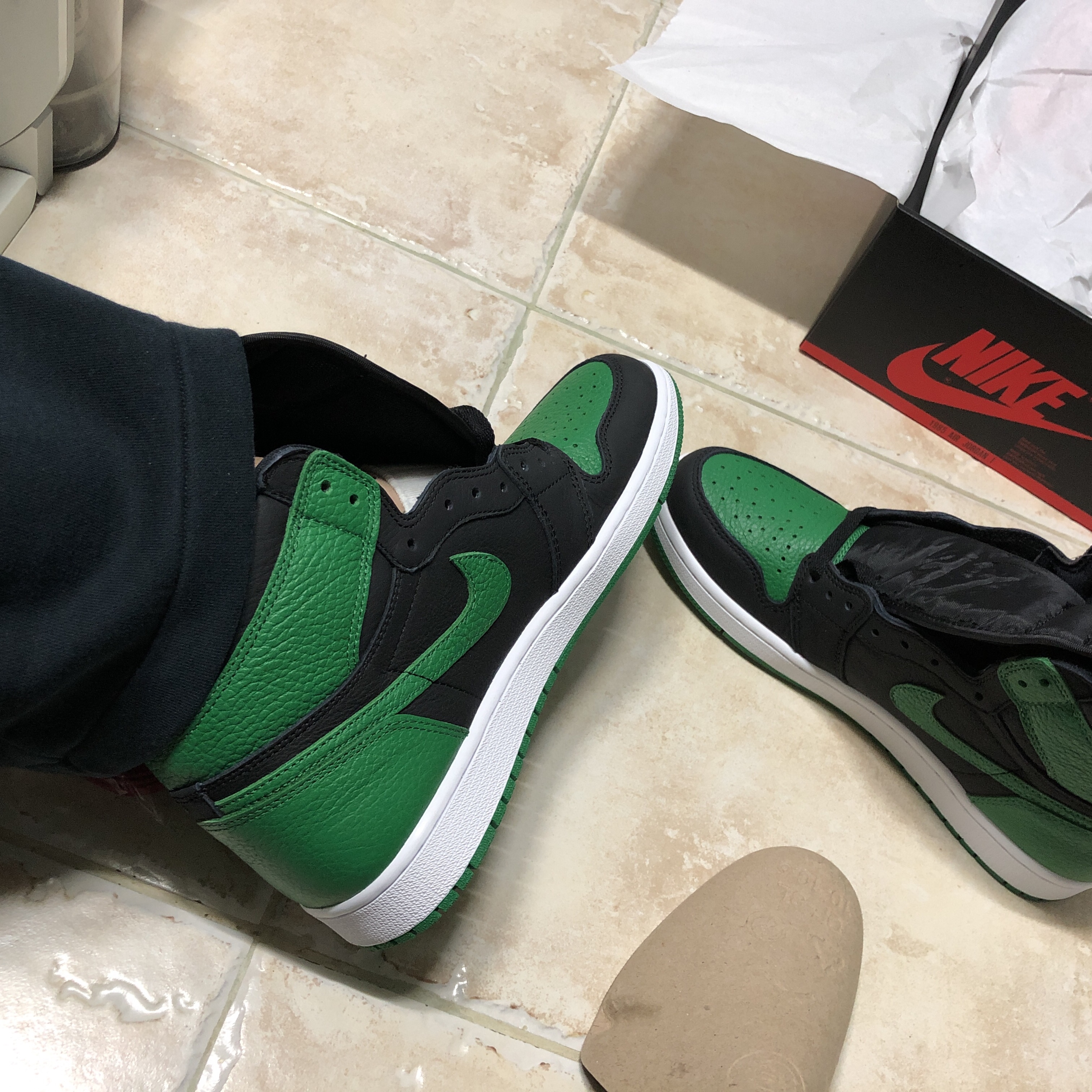 Jordan 1 Retro High OG Pine Green Black 착용 스타일 - 1
