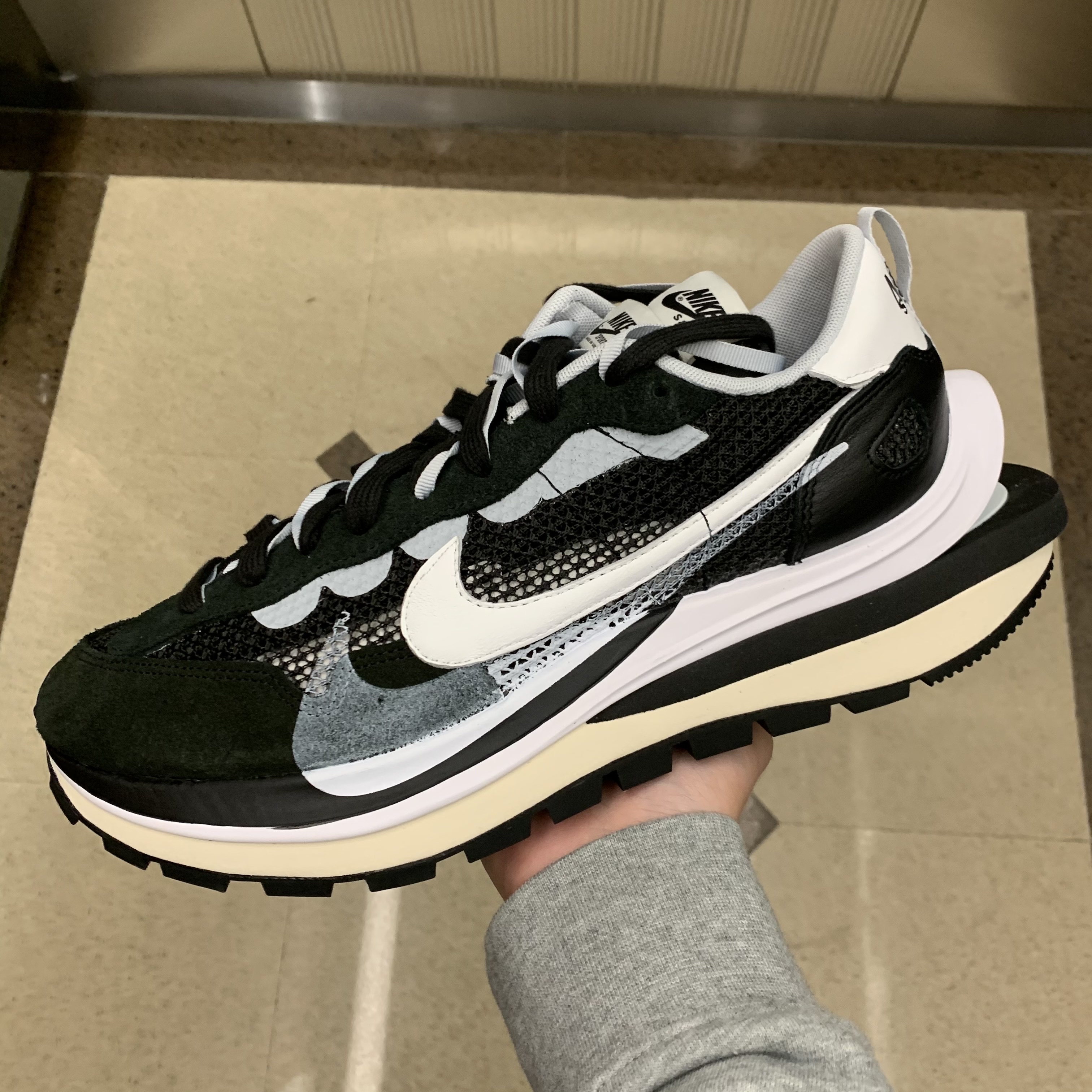 Nike x Sacai VaporWaffle Black White 착용 스타일