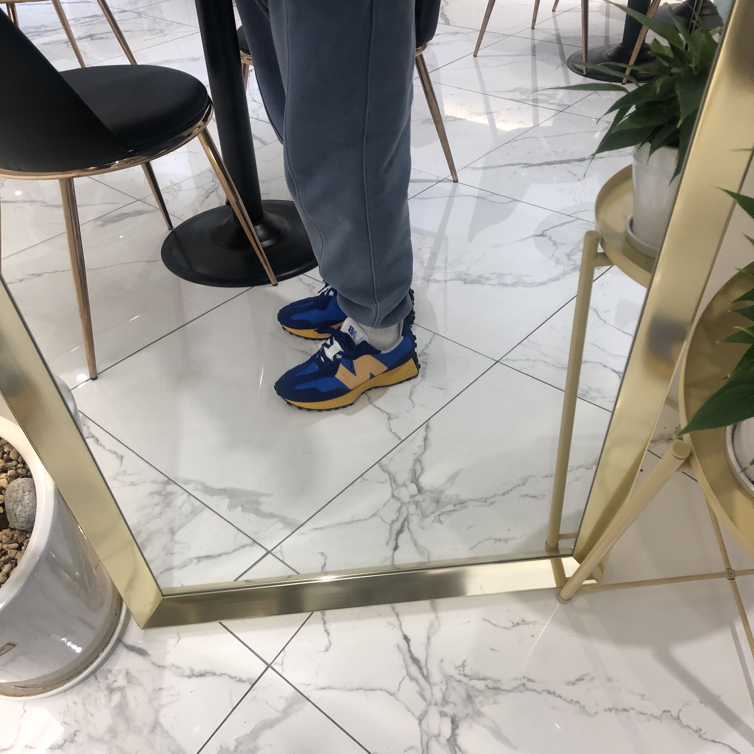 New Balance 327 Blue 착용 스타일 - 2