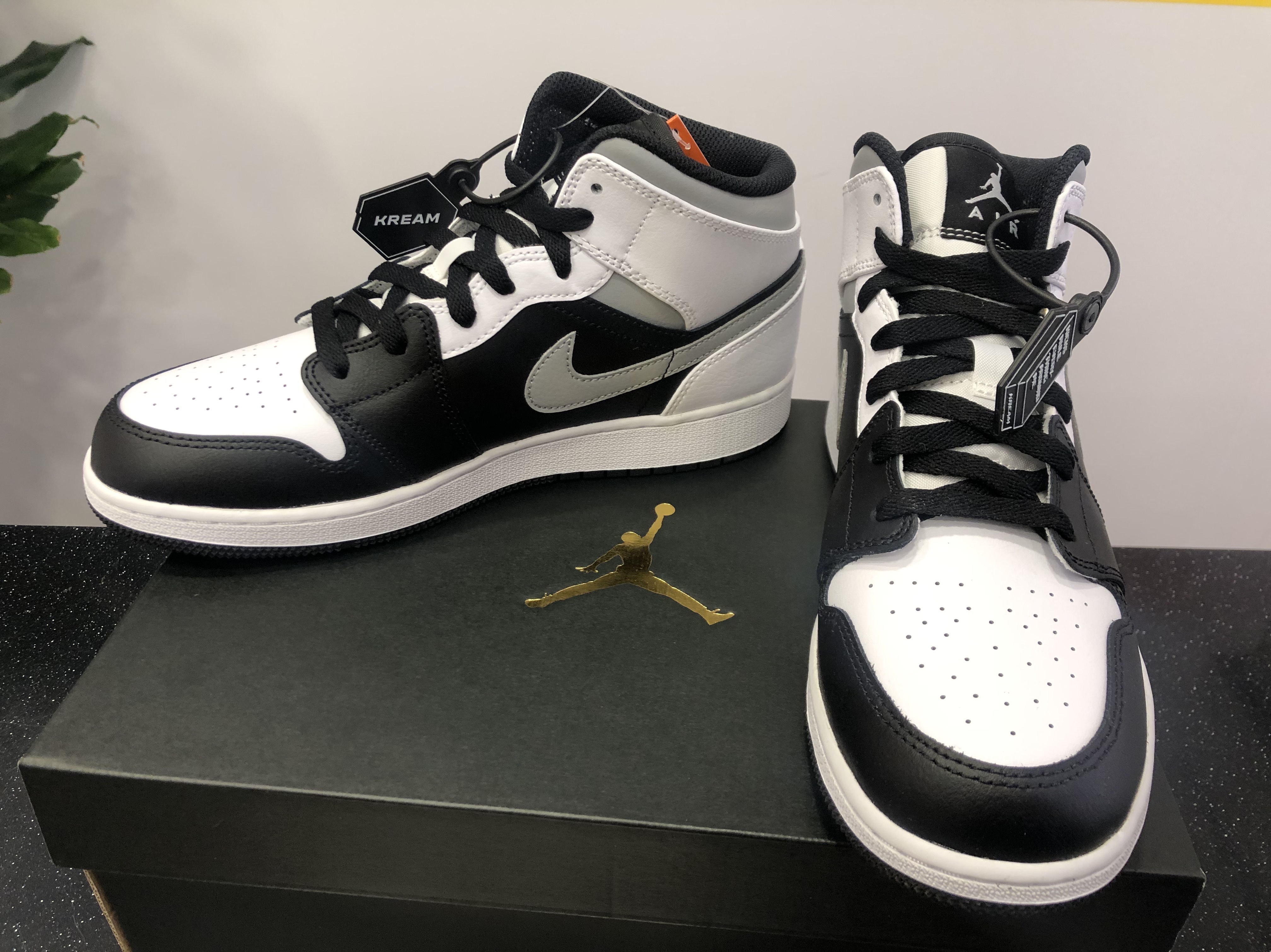 (GS) Jordan 1 Mid White Shadow 착용 스타일
