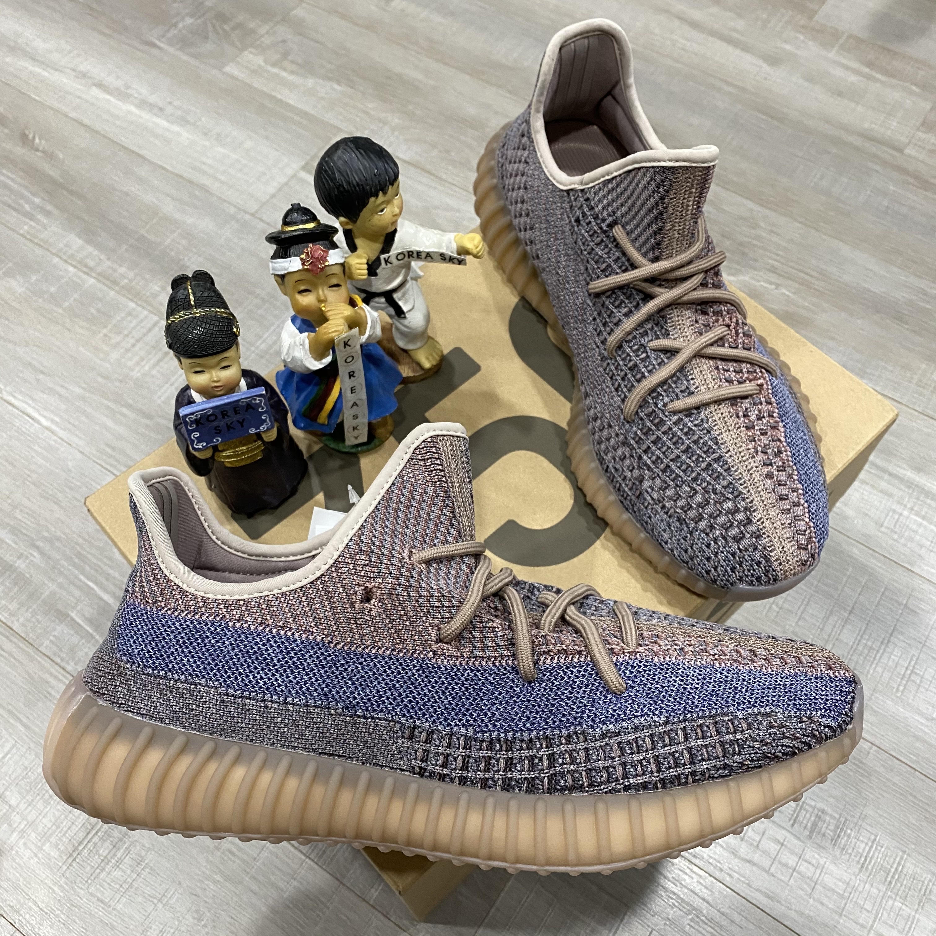 Adidas Yeezy Boost 350 V2 Fade 착용 스타일