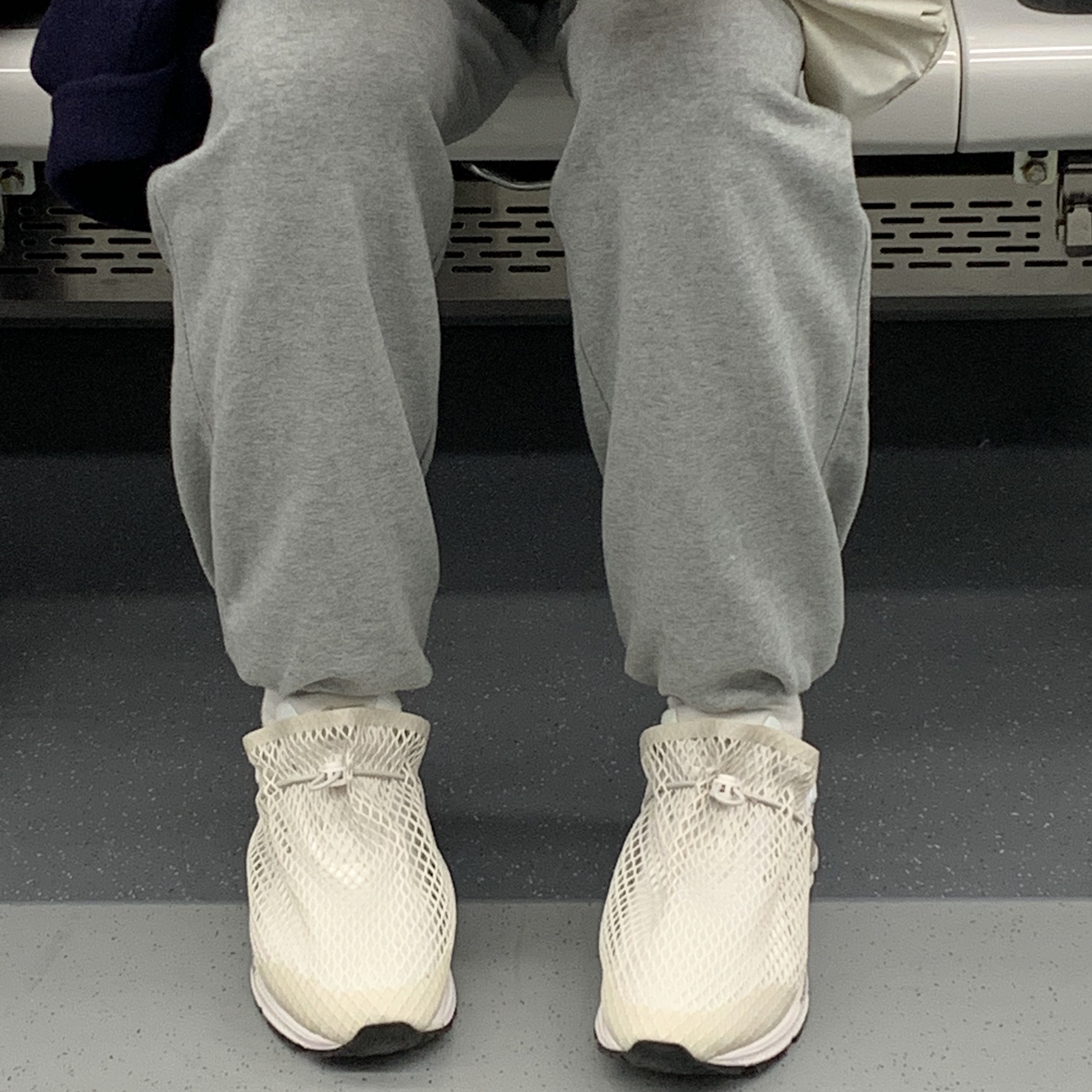 Asics x Vivienne Westwood Gel-Kayano 26 Birch White 착용 스타일