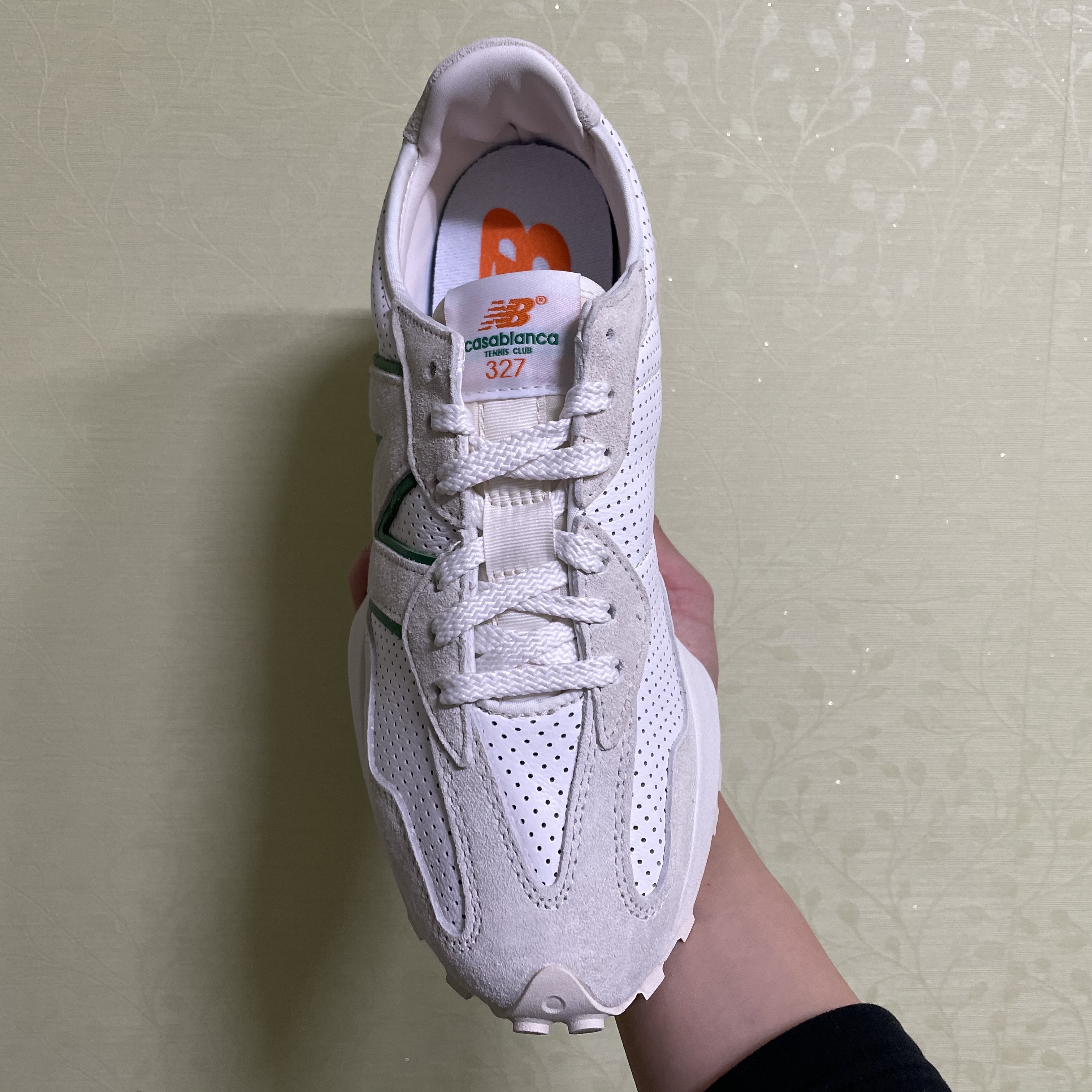 New Balance x Casablanca 327 Idealist Off White Green 착용 스타일 - 3