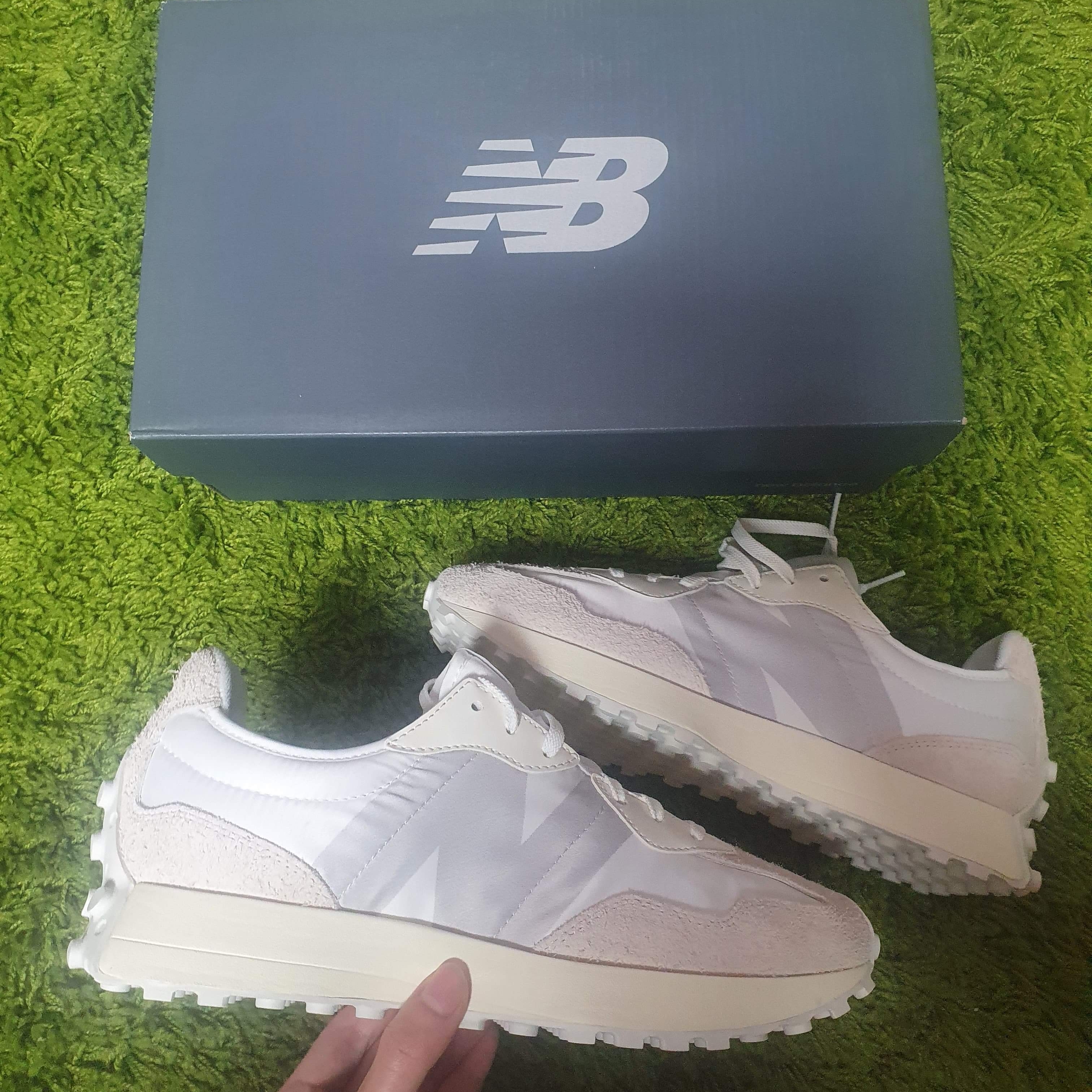 (W) New Balance 327 White Moonbeam 착용 스타일