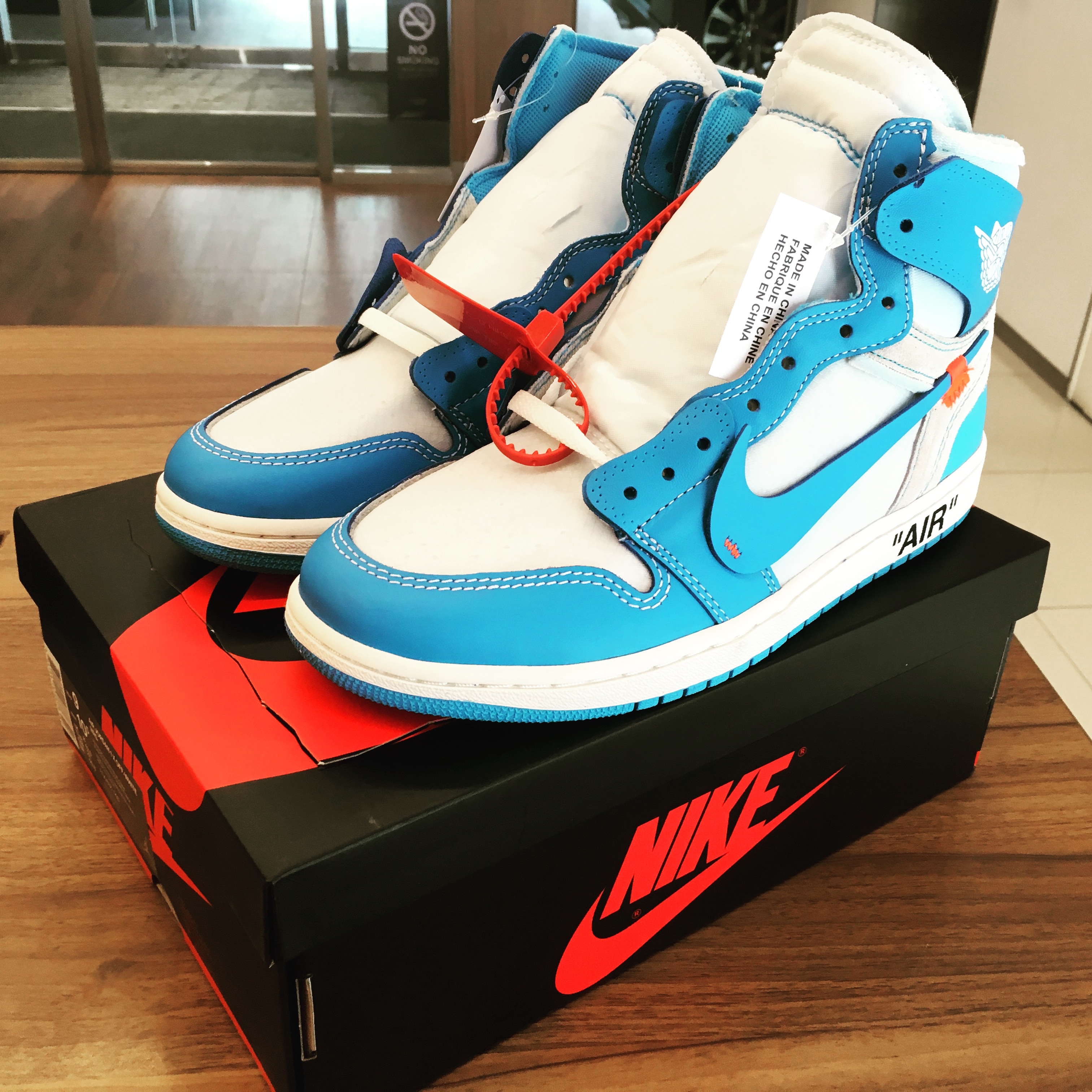 Jordan 1 x Off-White Retro High University Blue 착용 스타일