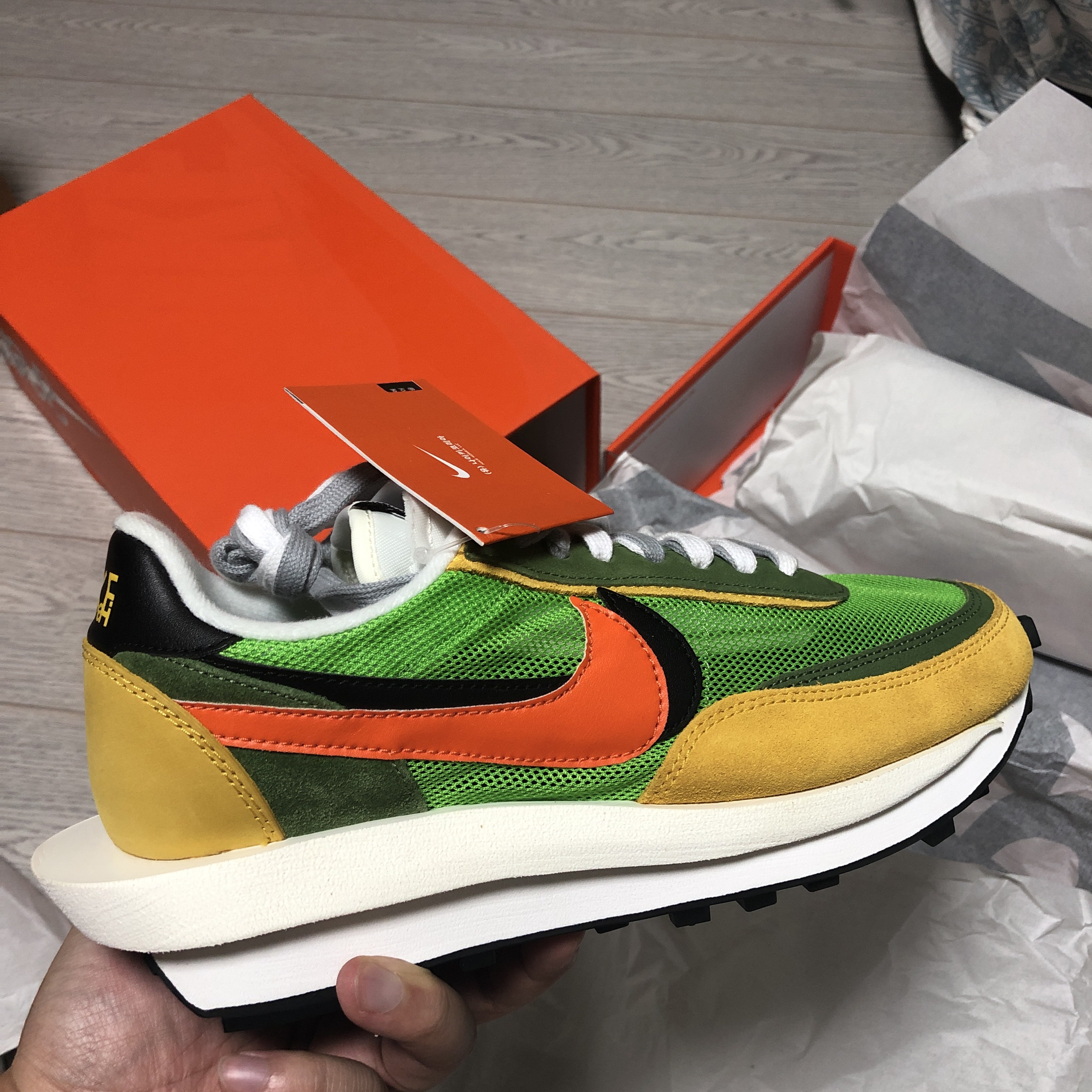 Nike x Sacai LDWaffle Green Multi 착용 스타일 - 3