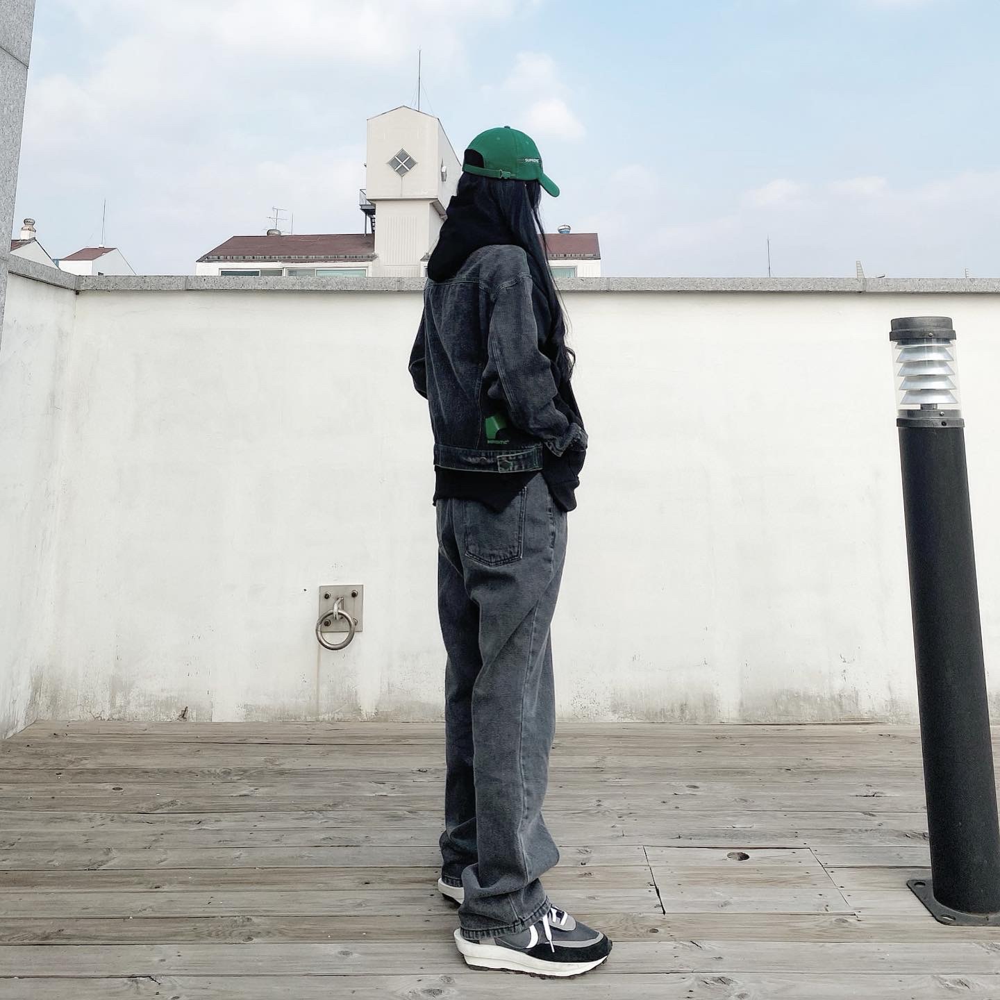 Nike x Sacai LDWaffle Black 착용 스타일 - 3