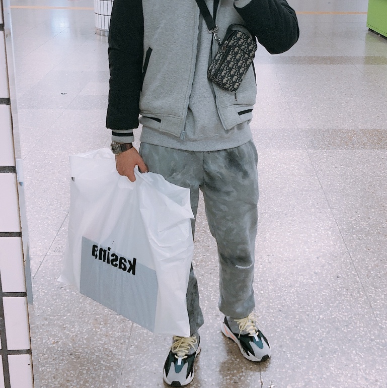 Adidas Yeezy Boost 700 Wave Runner Solid Grey 2017/2019 착용 스타일