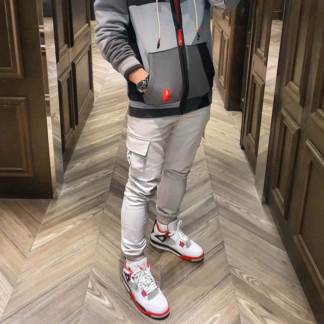 Jordan 4 Retro OG Fire Red 2020 착용 스타일 - 1