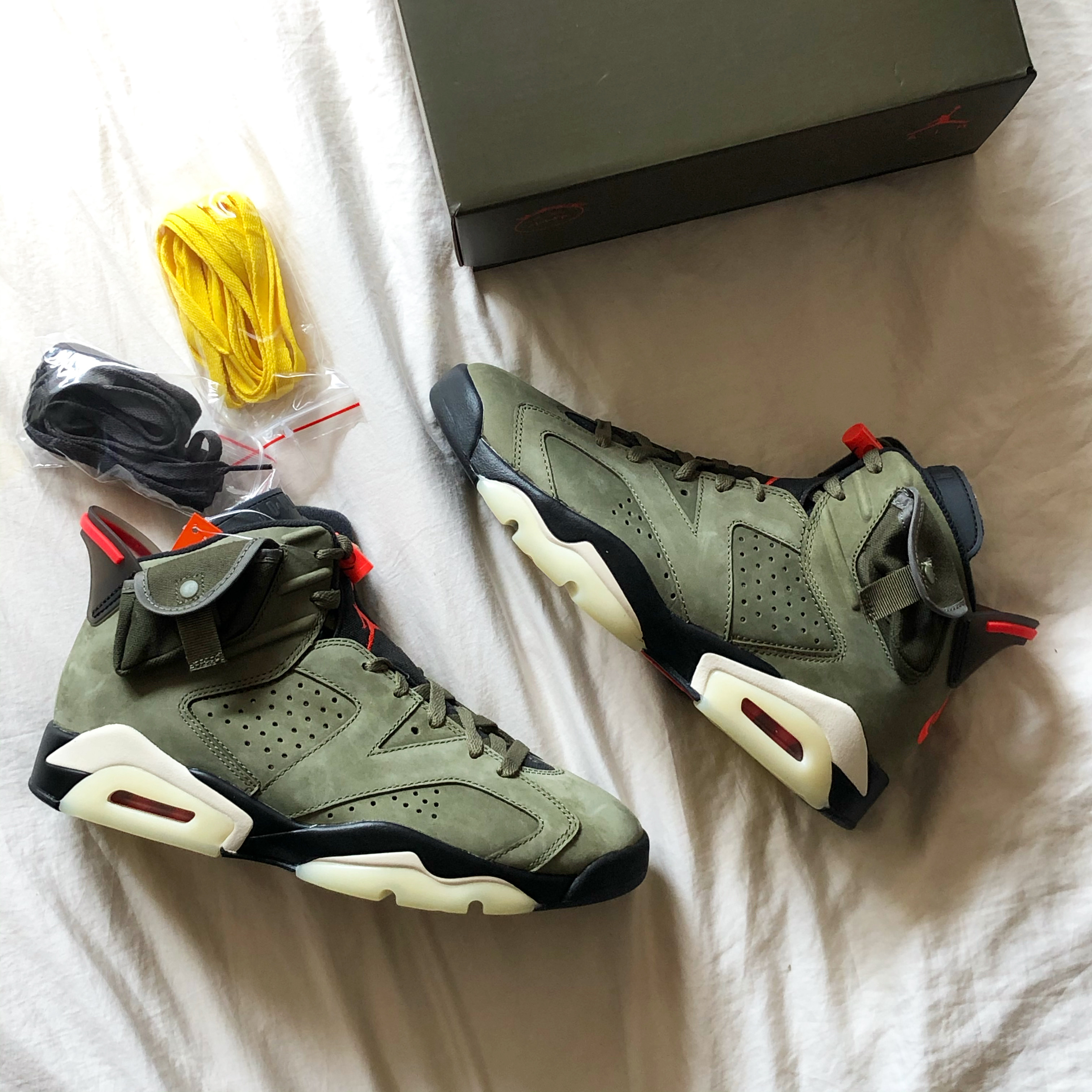 Jordan 6 x Travis Scott Retro Olive 착용 스타일