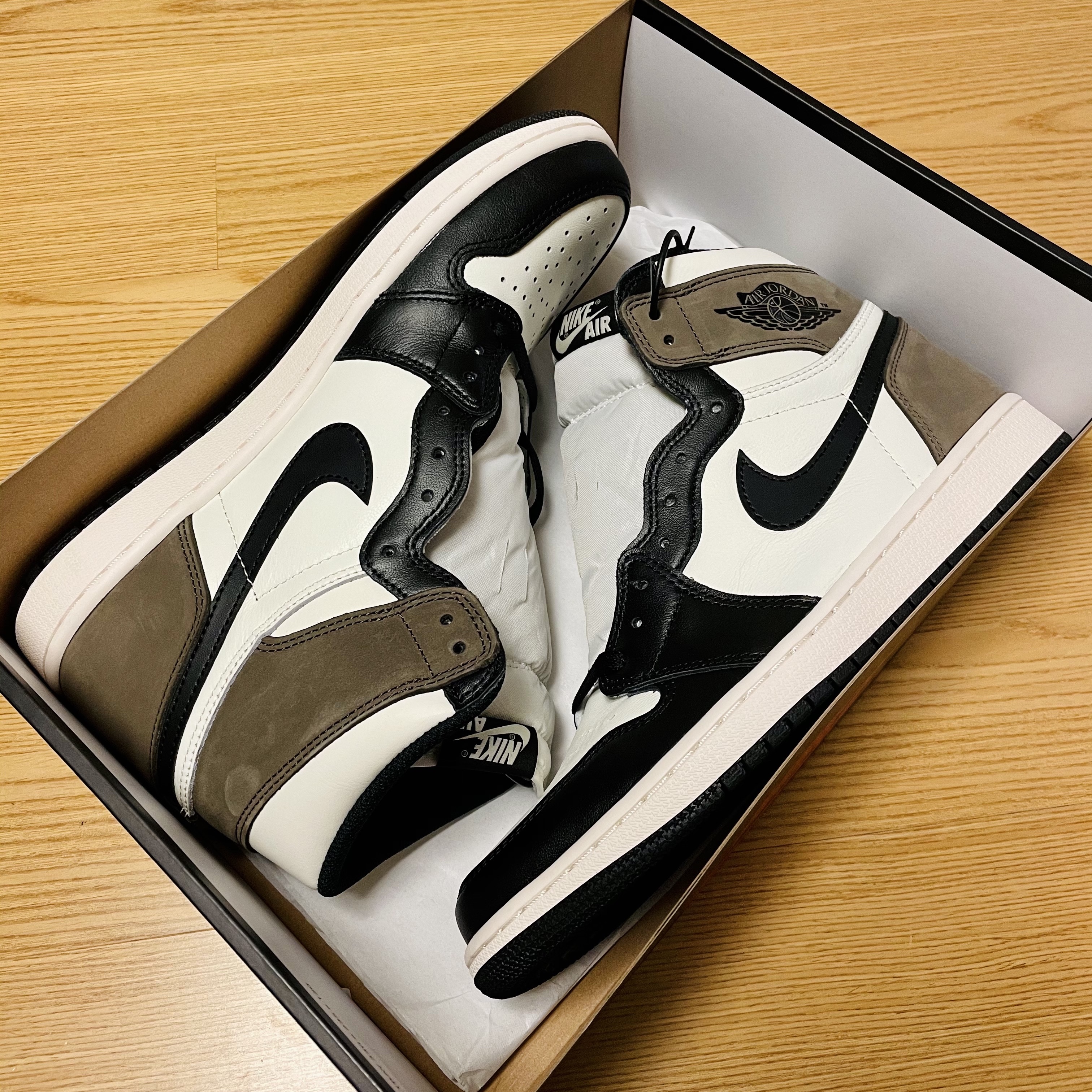 Jordan 1 Retro High OG Black Mocha 착용 스타일