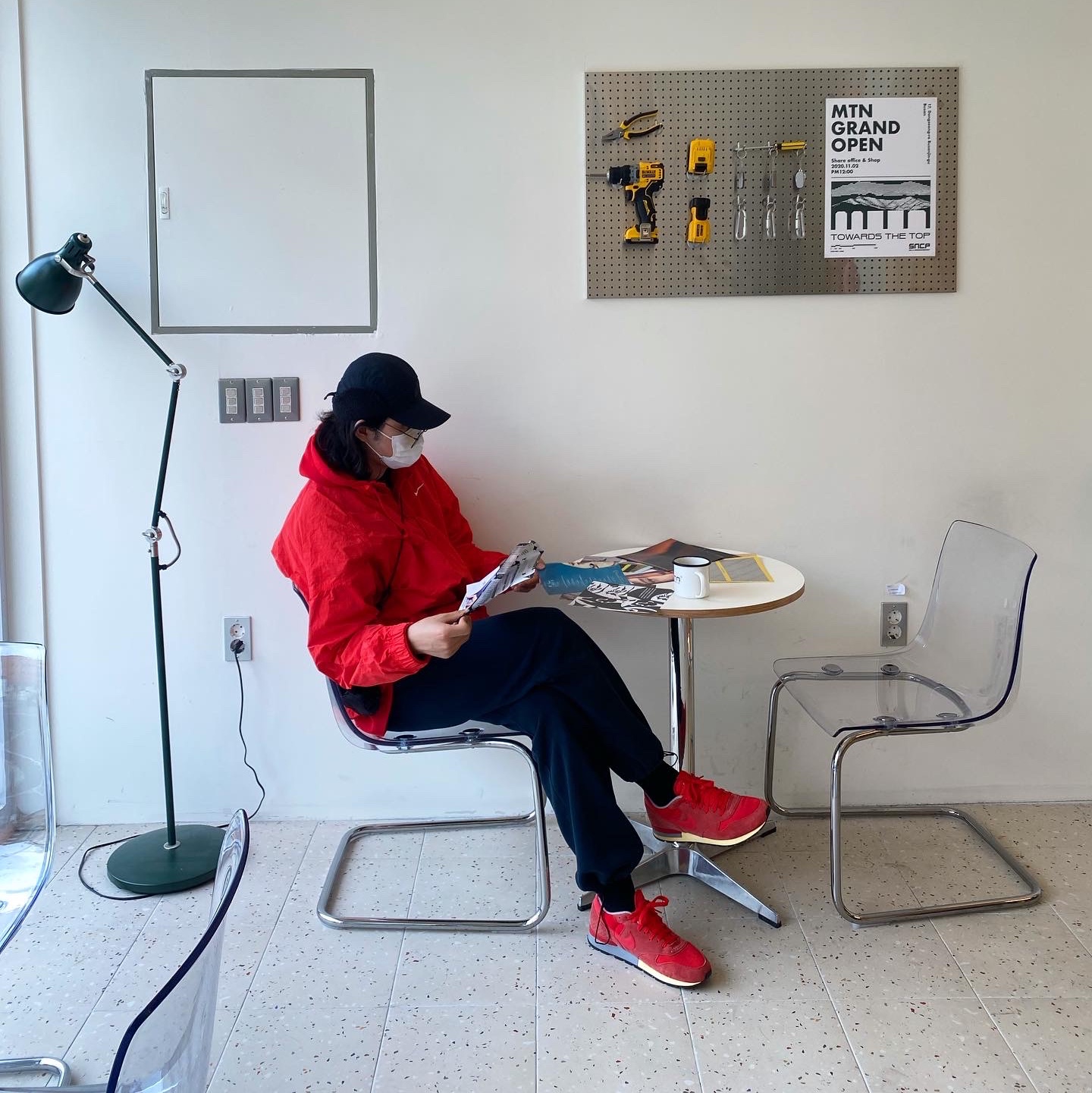 Nike x Stussy Windrunner Jacket Habanero Red 착용 스타일 - 4