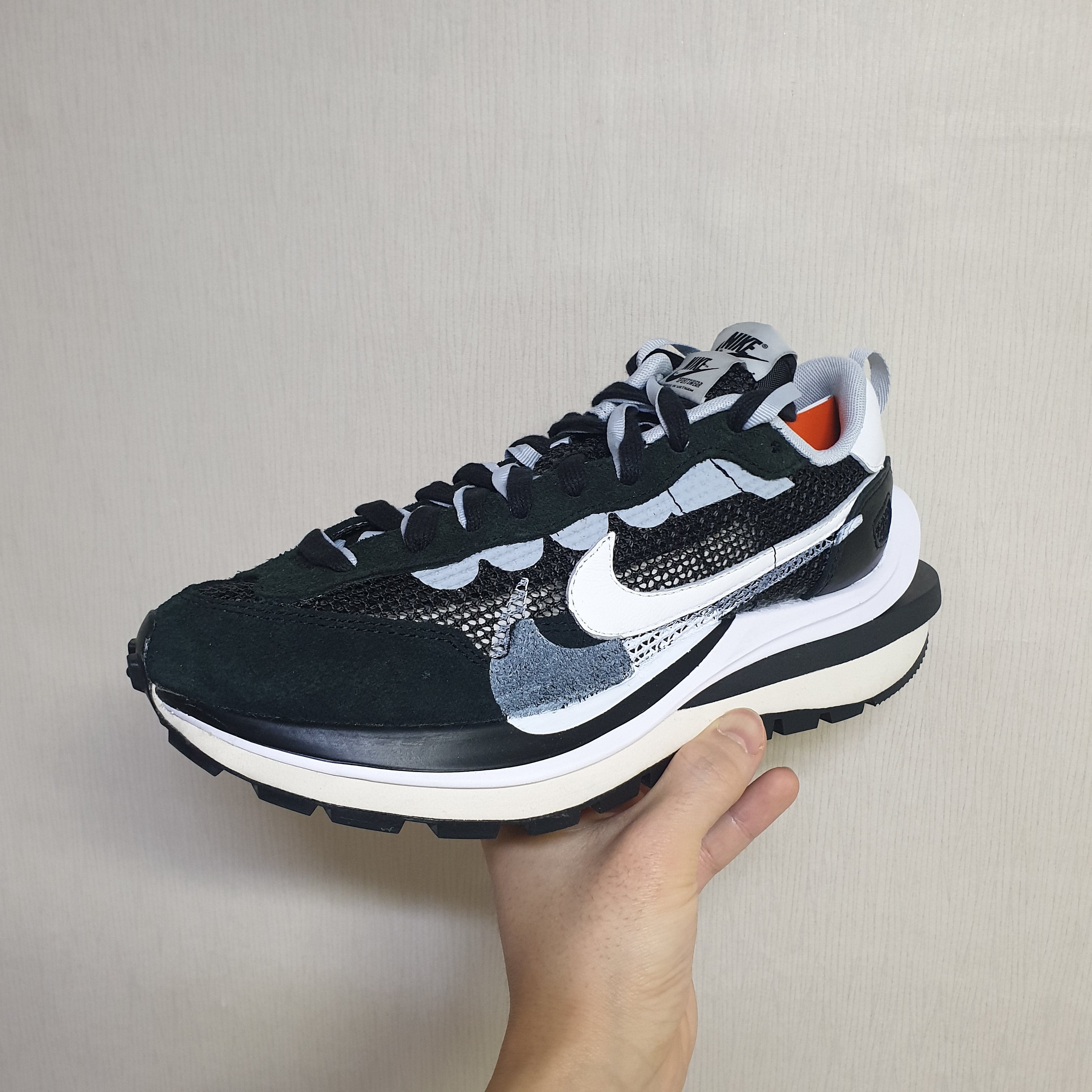 Nike x Sacai VaporWaffle Black White 착용 스타일
