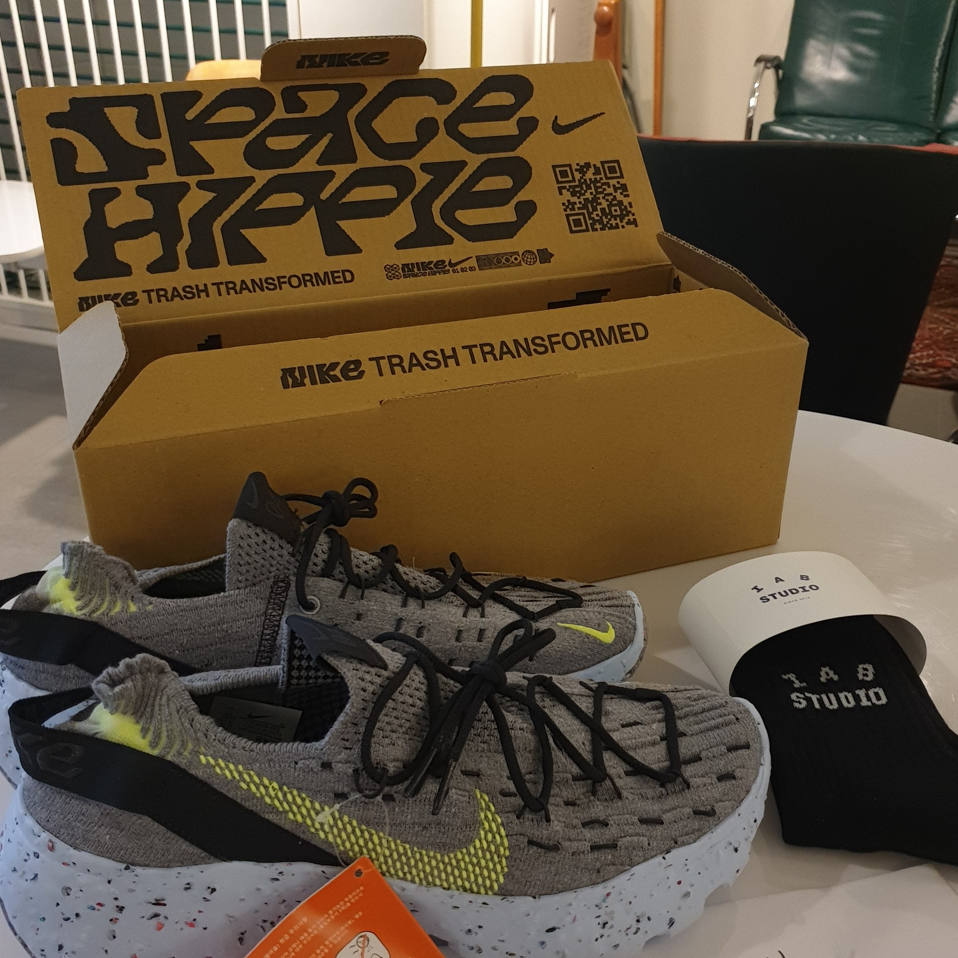 (W) Nike Space Hippie 04 Grey Volt 착용 스타일
