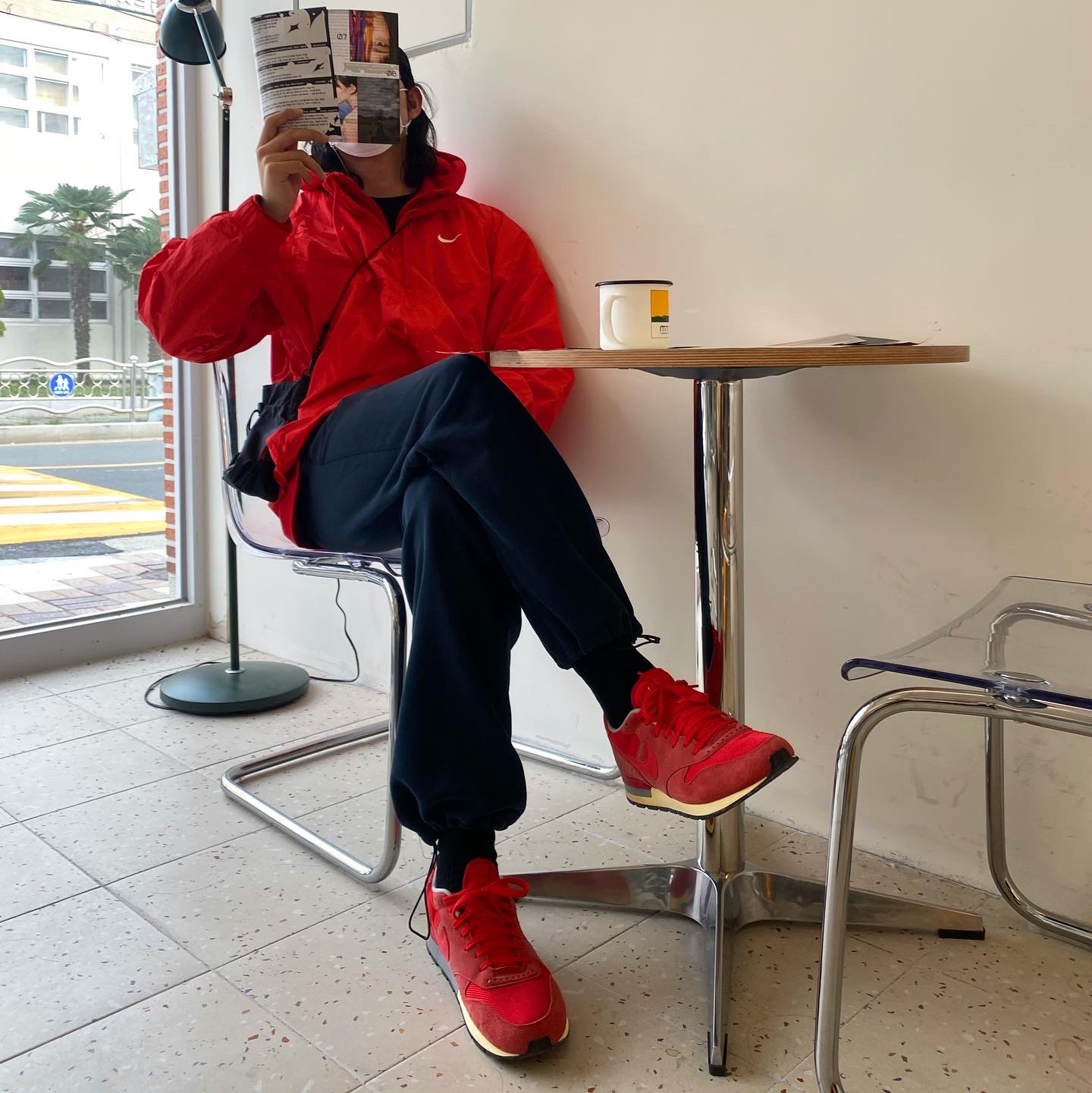 Nike x Stussy Windrunner Jacket Habanero Red 착용 스타일 - 1