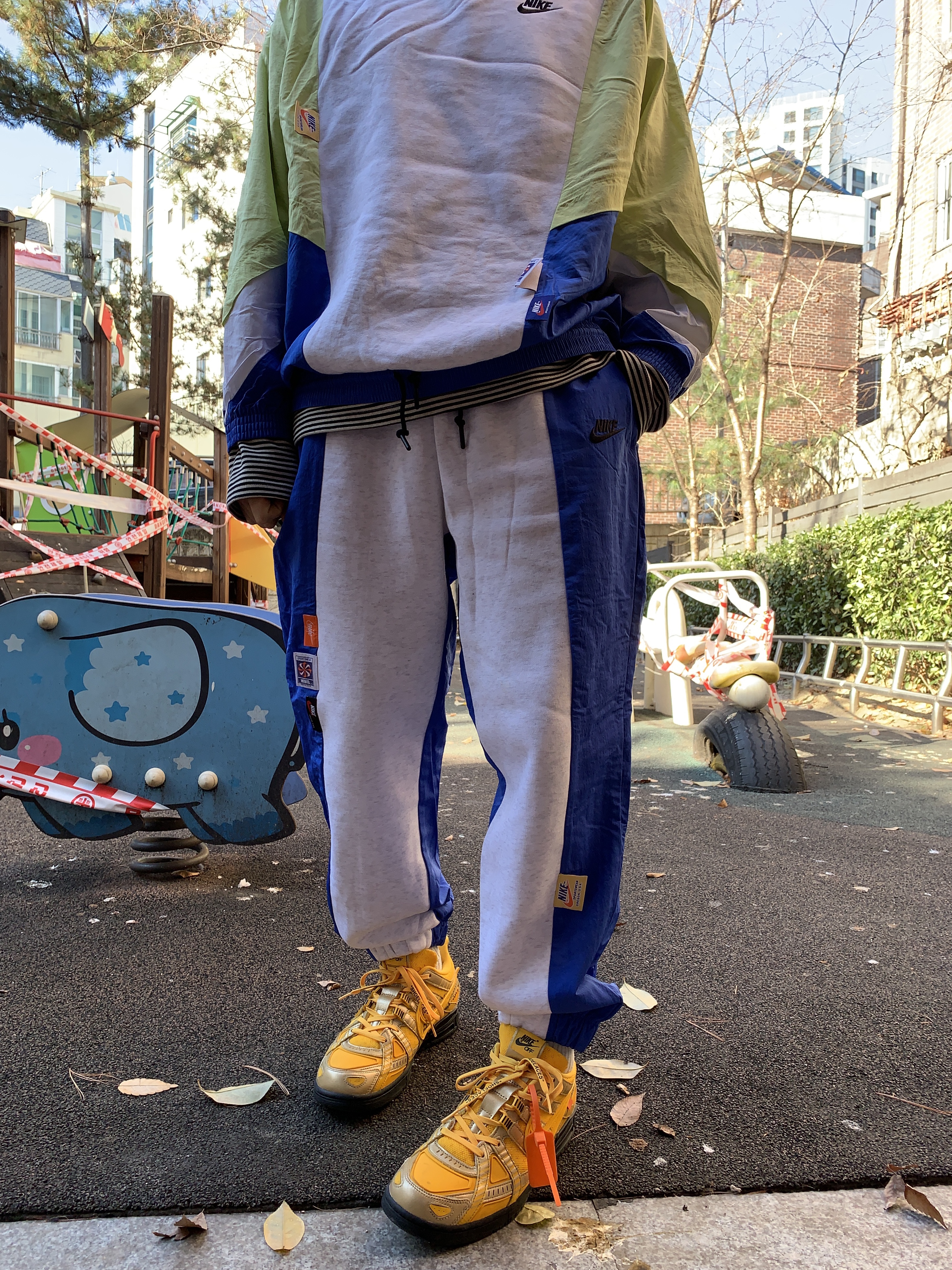 Nike x Off-White Air Rubber Dunk University Gold 착용 스타일