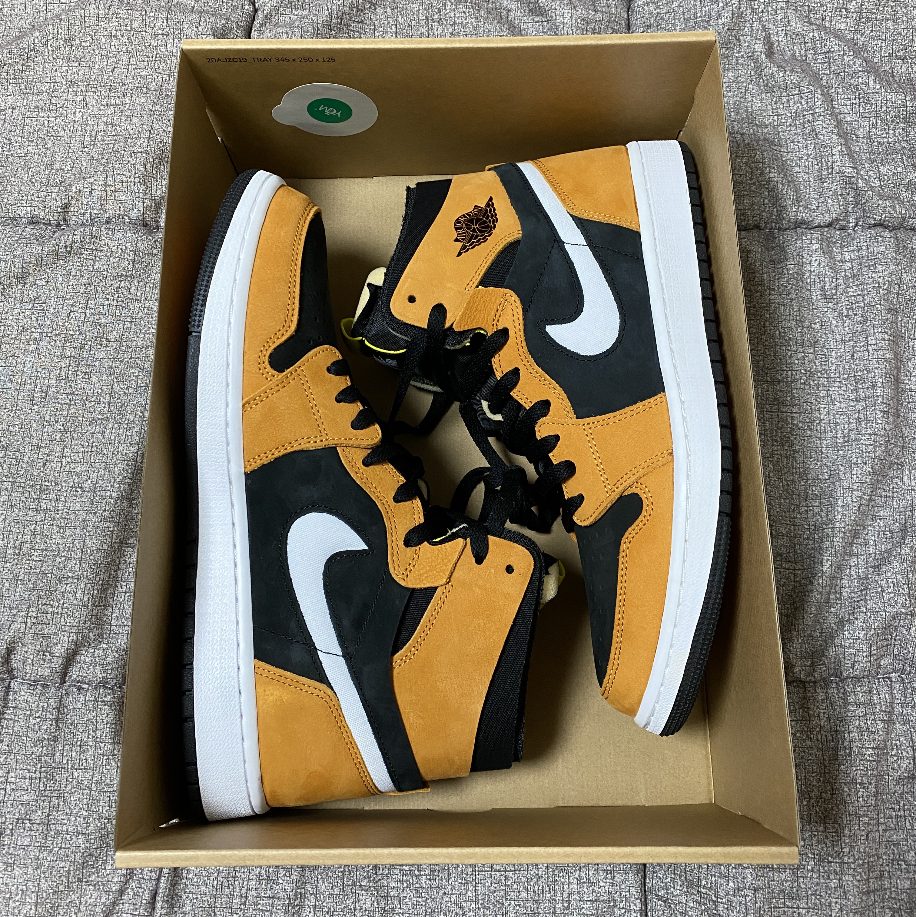 Jordan 1 Zoom Air CMFT Monarch Orange 착용 스타일 - 1