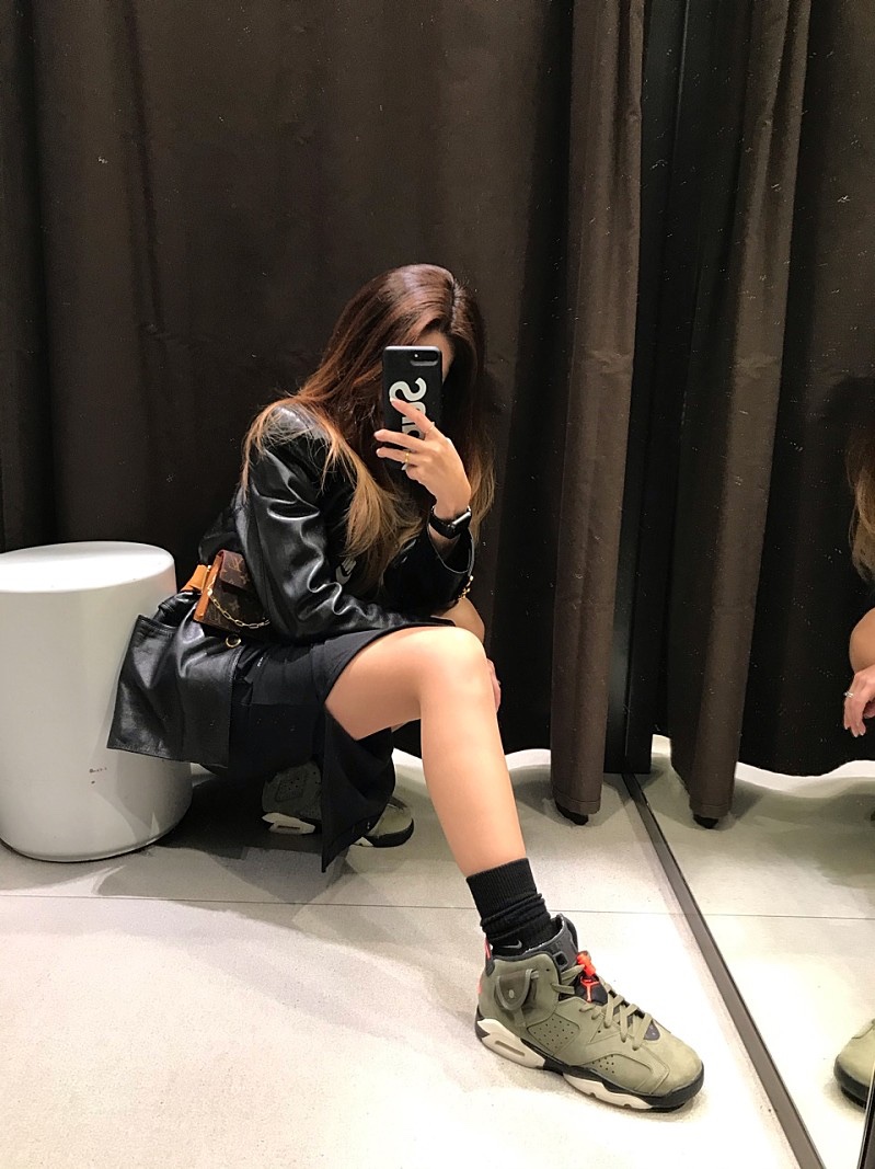 (GS) Jordan 6 x Travis Scott Retro Olive 착용 스타일 - 3