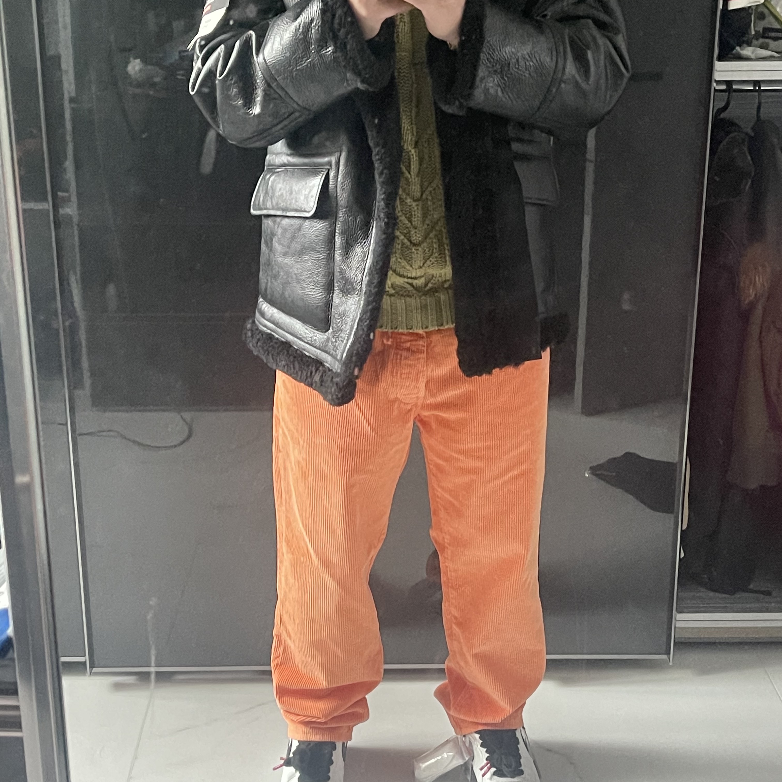 Supreme x Stone Island Hand-Painted Hooded Shearling Jacket Black - 20FW, Supreme x Stone Island Corduroy Pants Orange - 20FW 착용 스타일