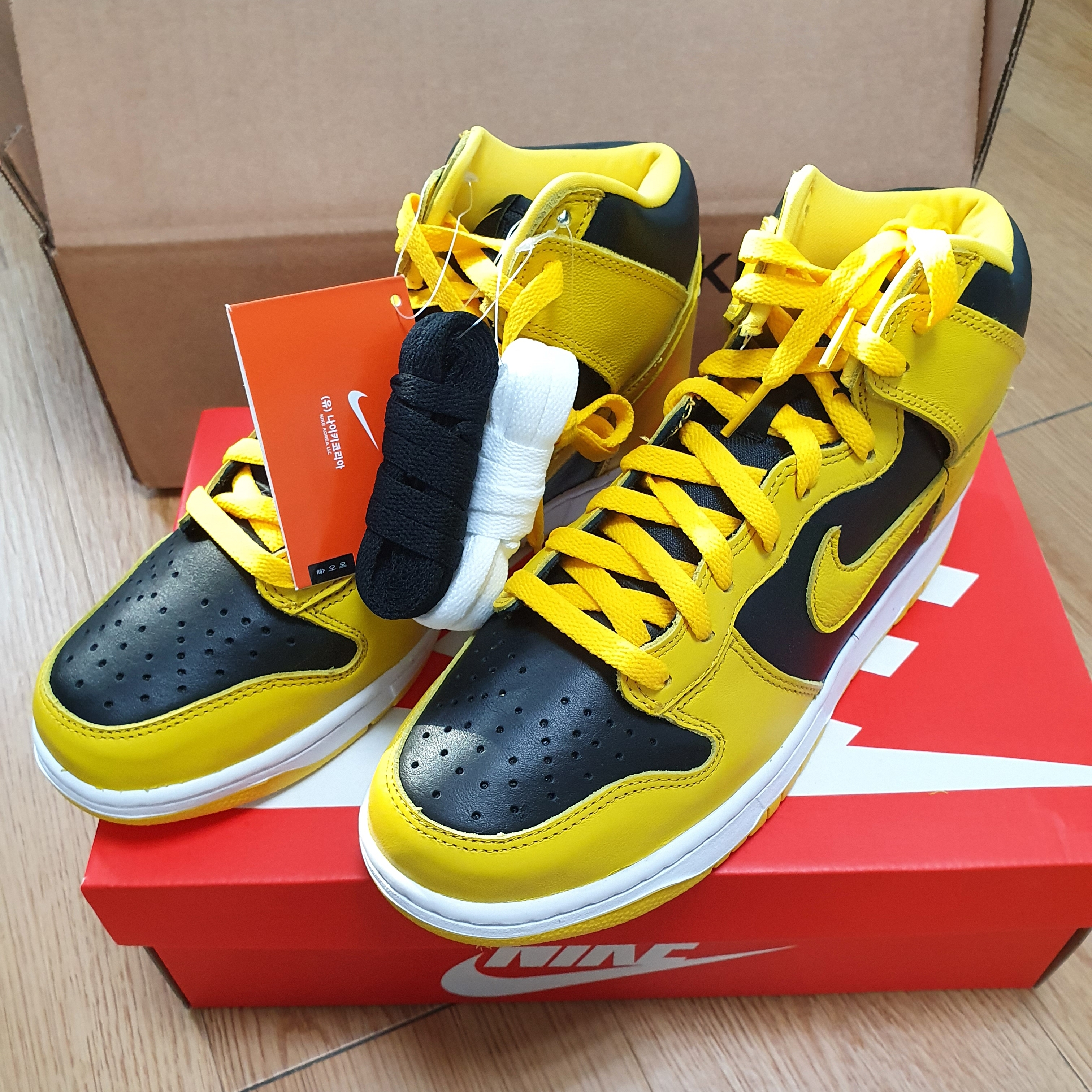 Nike Dunk High SP Varsity Maize 착용 스타일