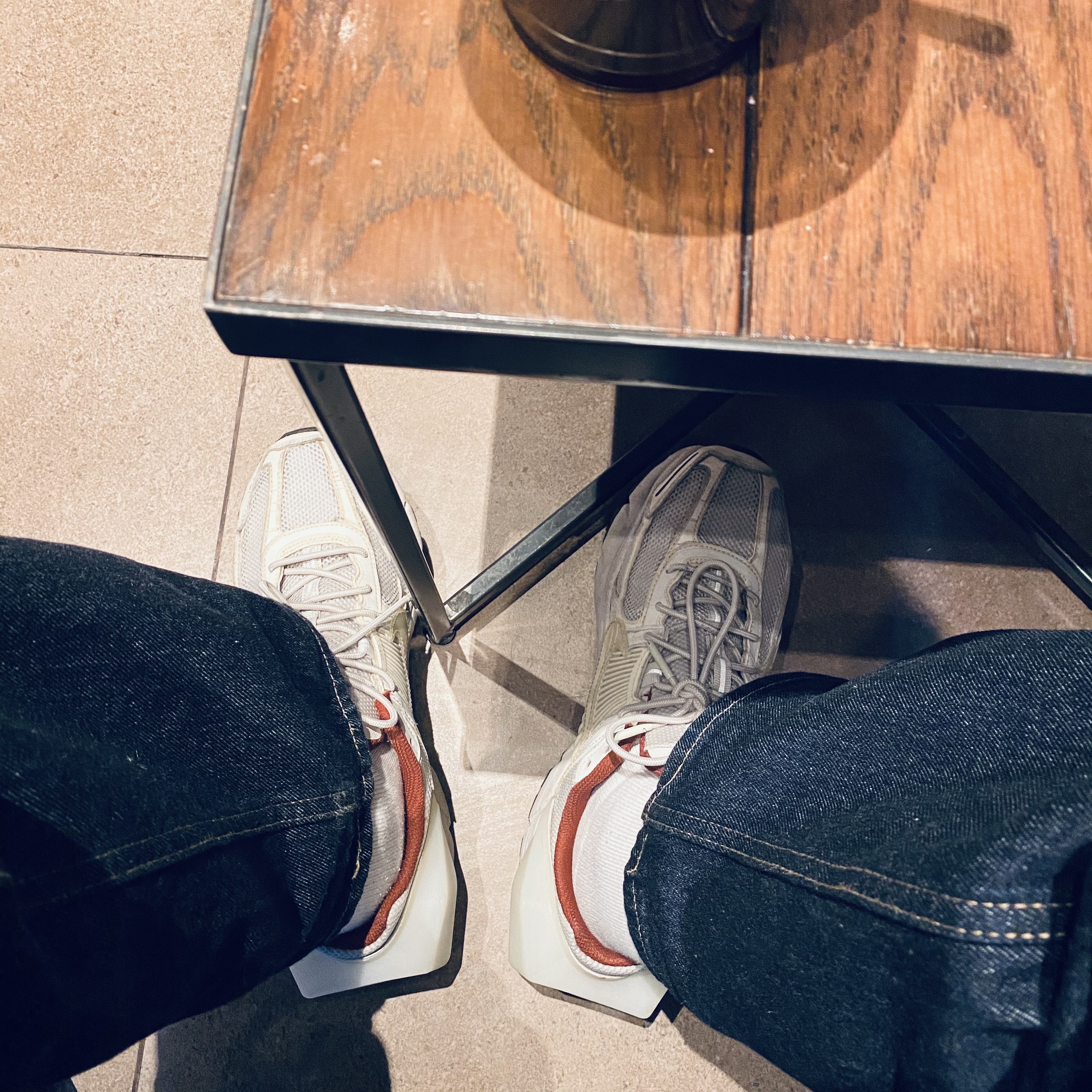 Nike x A-Cold-Wall Zoom Vomero 5 Sail 착용 스타일