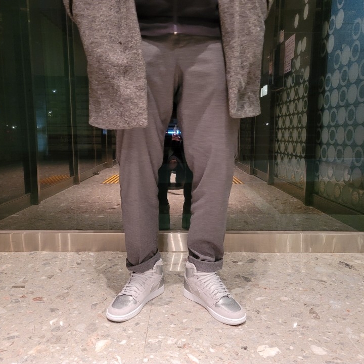 Jordan 1 Retro High OG CO.JP Neutral Grey 착용 스타일 - 1
