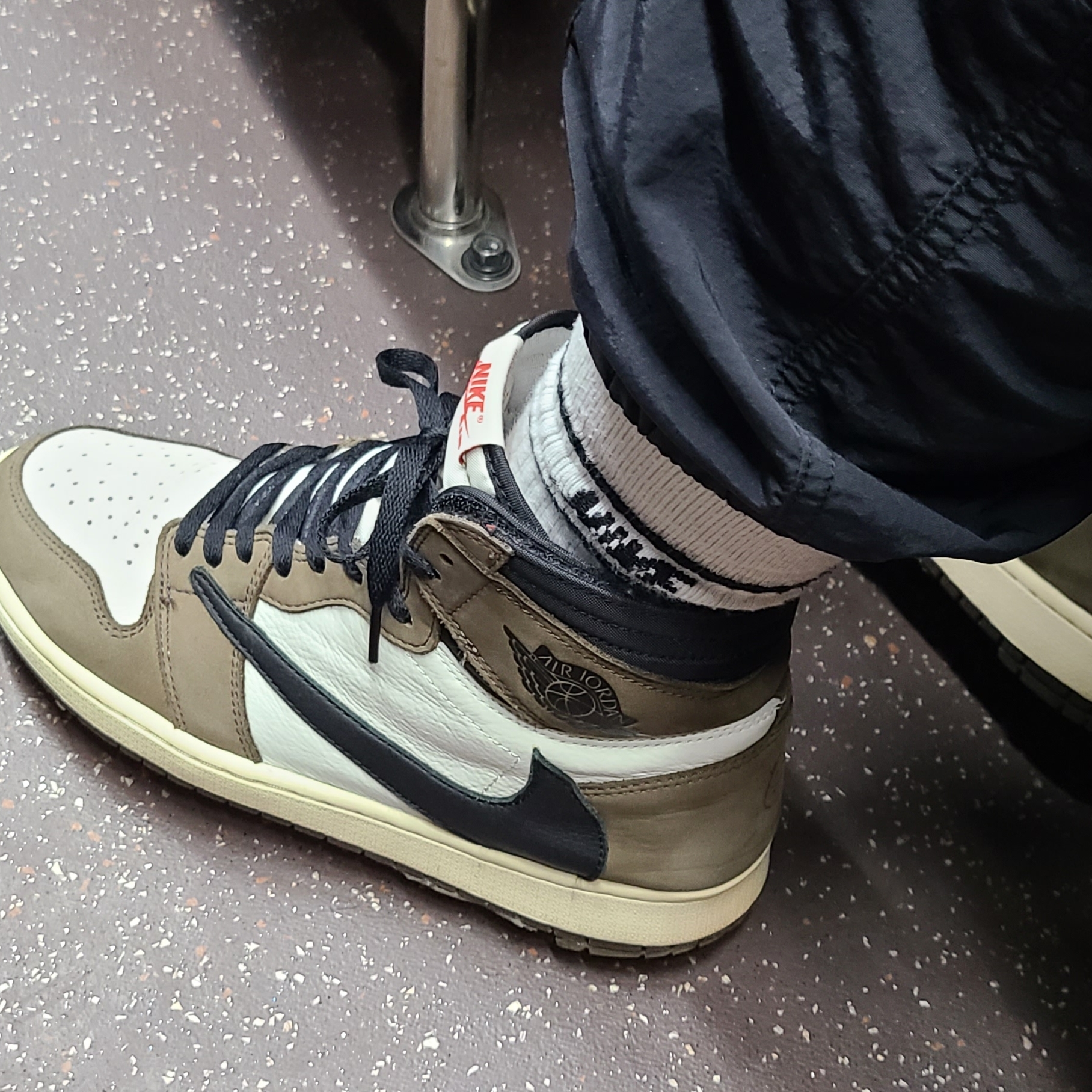 Jordan 1 x Travis Scott Retro High OG SP Mocha 착용 스타일