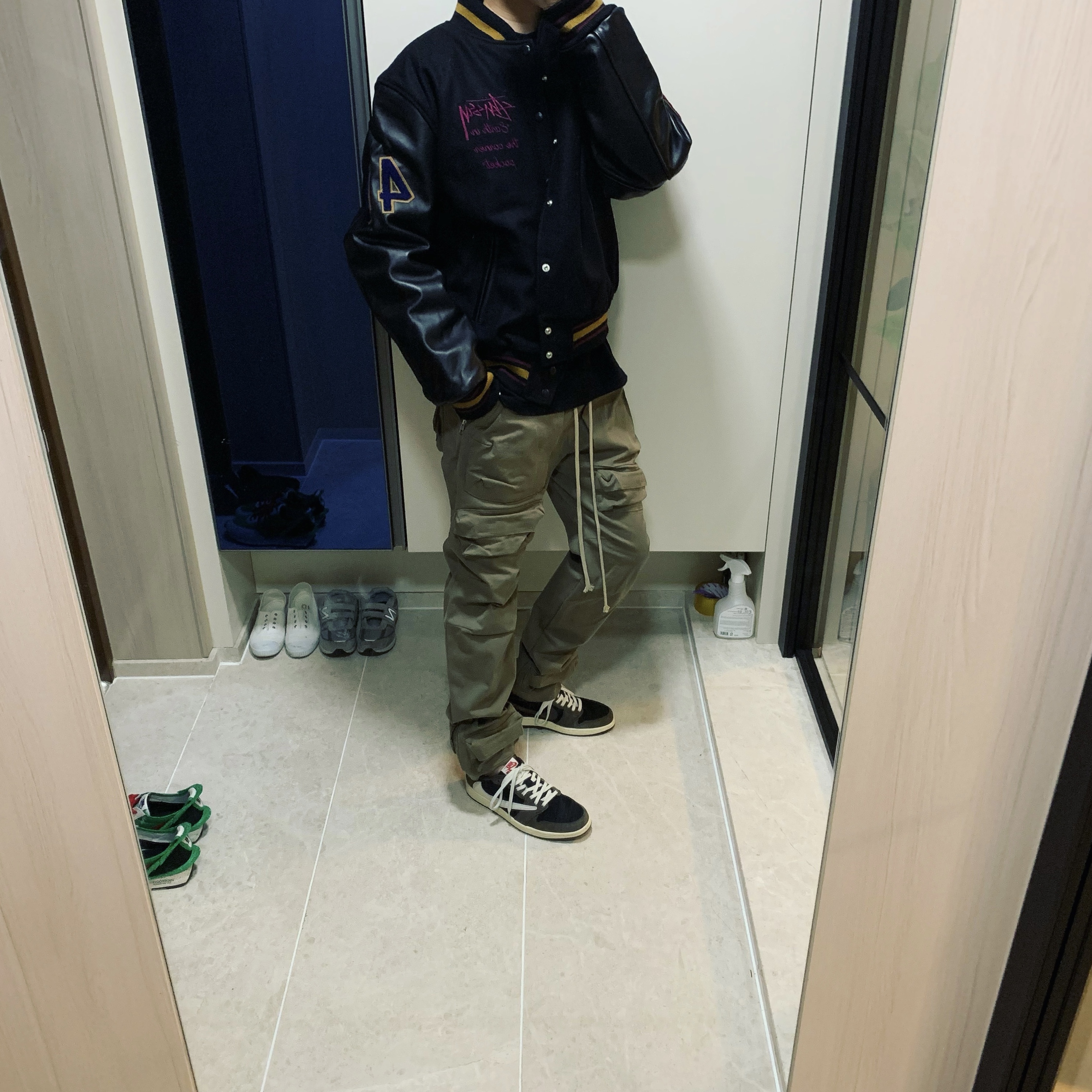Jordan 1 x Travis Scott Retro Low OG SP Mocha 착용 스타일