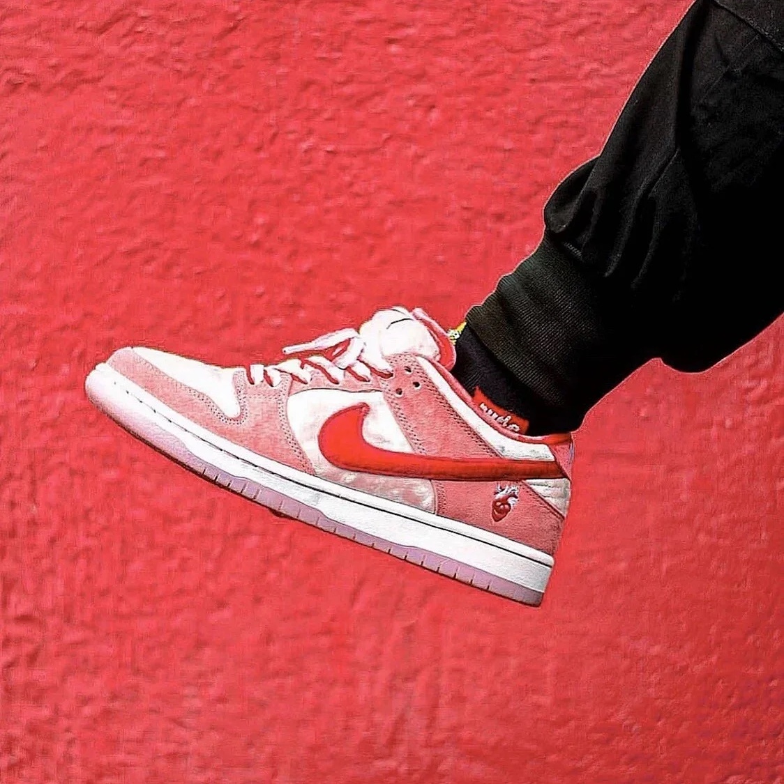 Nike x StrangeLove SB Dunk Low Pink (Regular Box) 착용 스타일