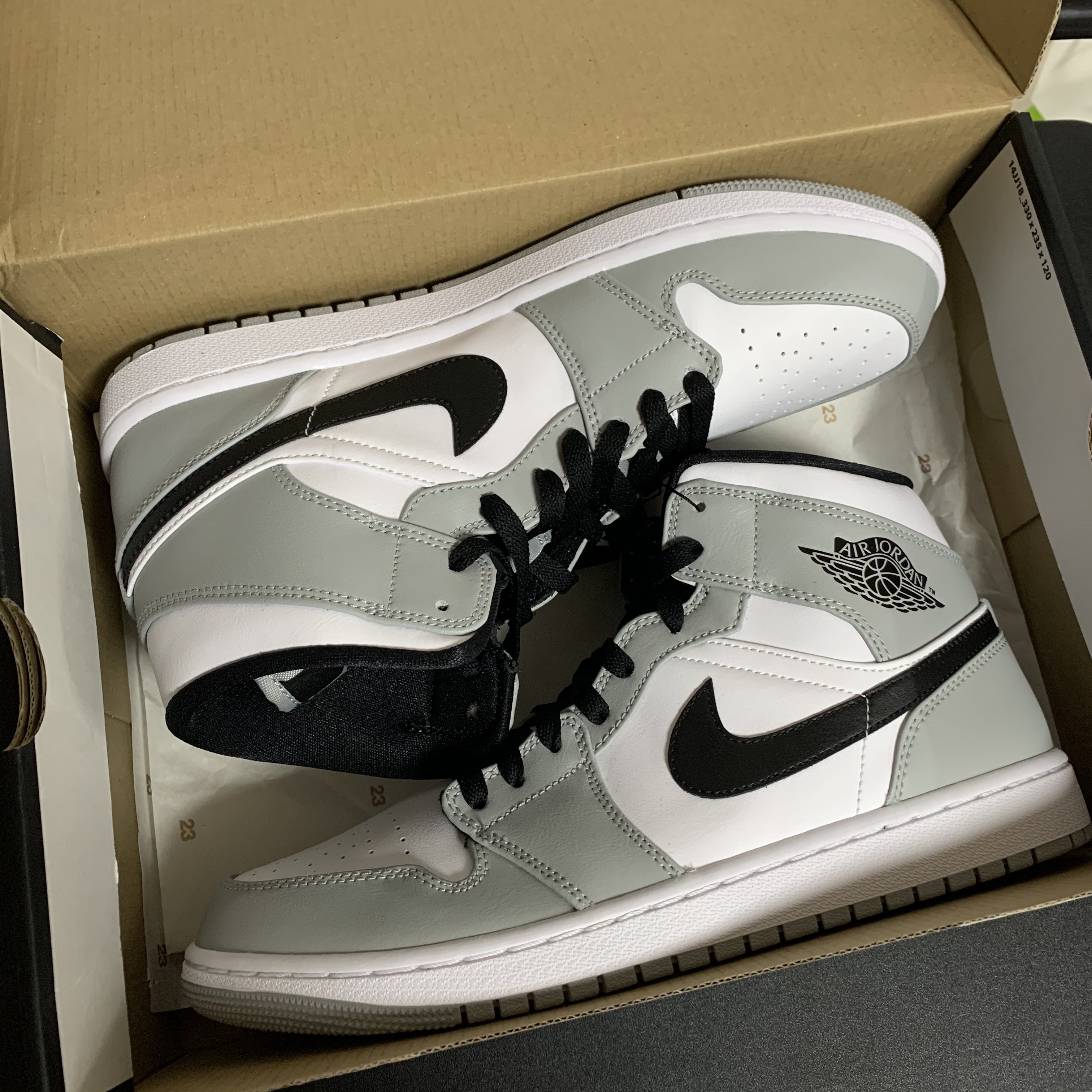 Jordan 1 Mid Light Smoke Grey 착용 스타일