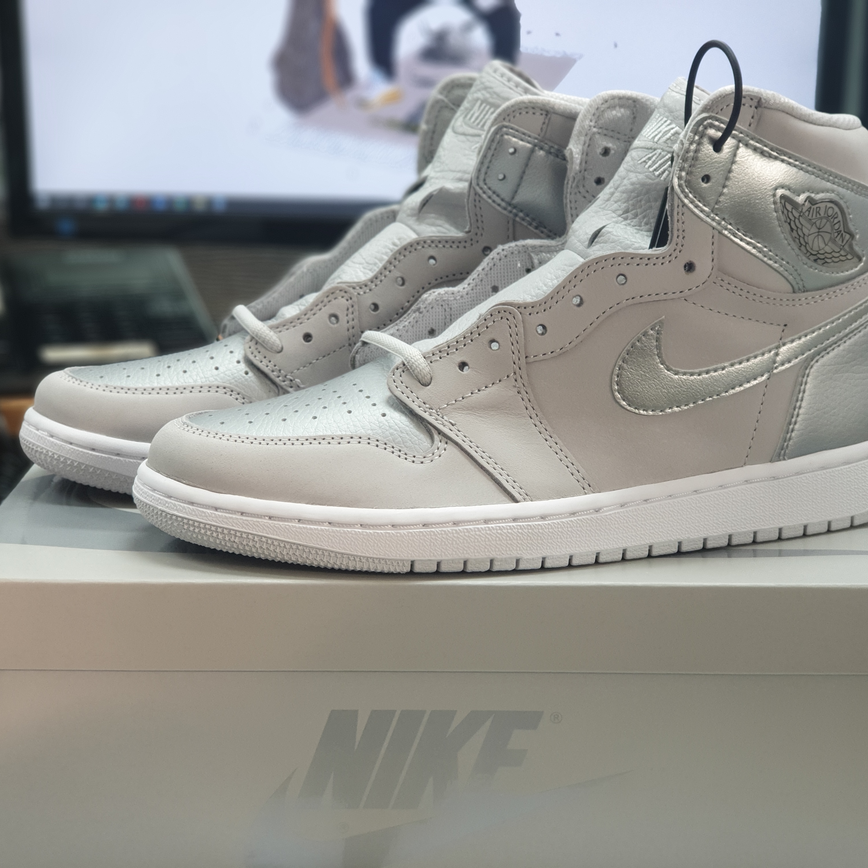 Jordan 1 Retro High OG CO.JP Neutral Grey 착용 스타일