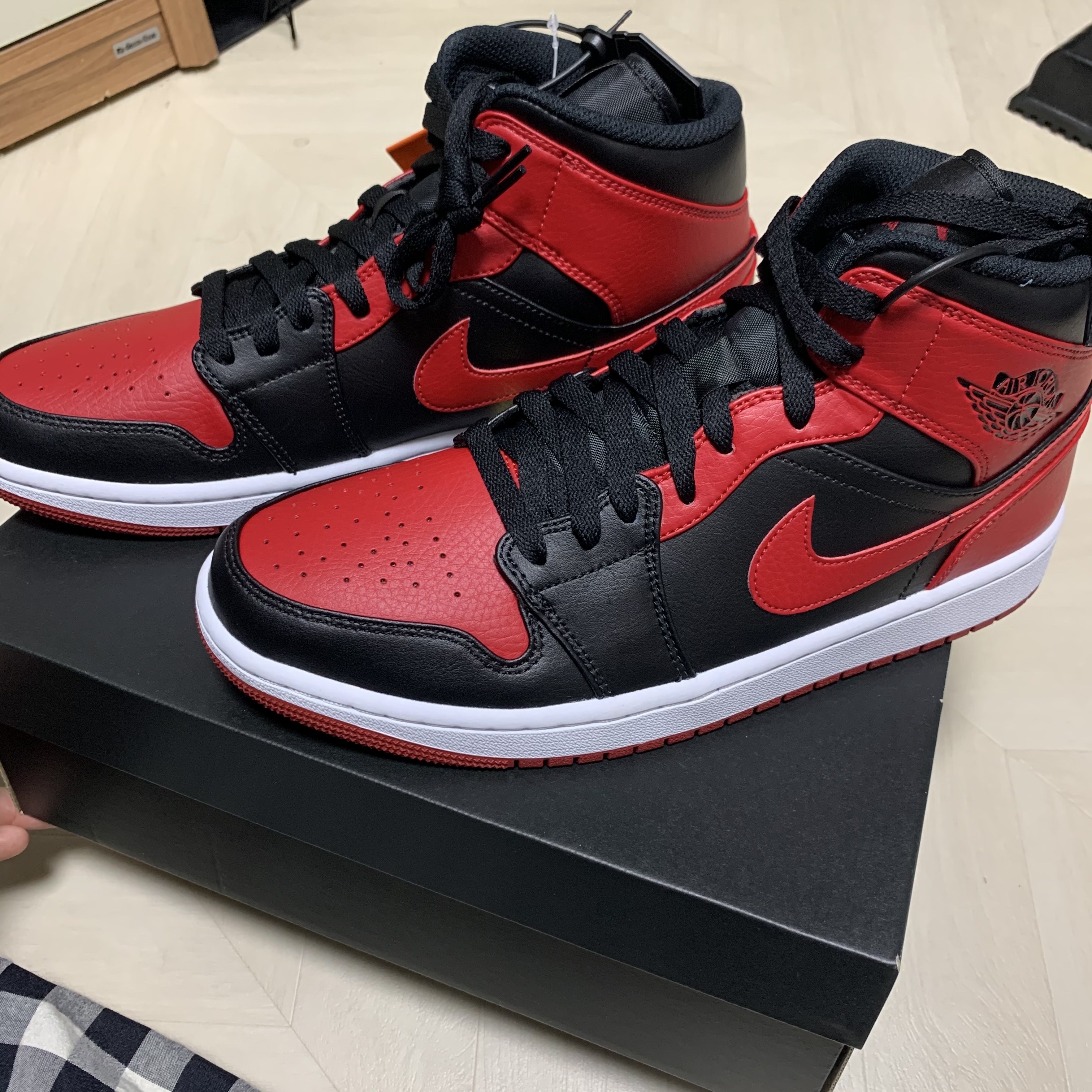 Jordan 1 Mid Bred Banned 2020 착용 스타일 - 2