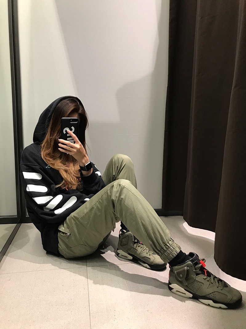 (GS) Jordan 6 x Travis Scott Retro Olive 착용 스타일 - 2