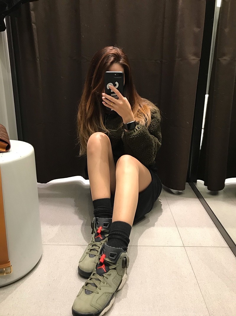 (GS) Jordan 6 x Travis Scott Retro Olive 착용 스타일 - 2