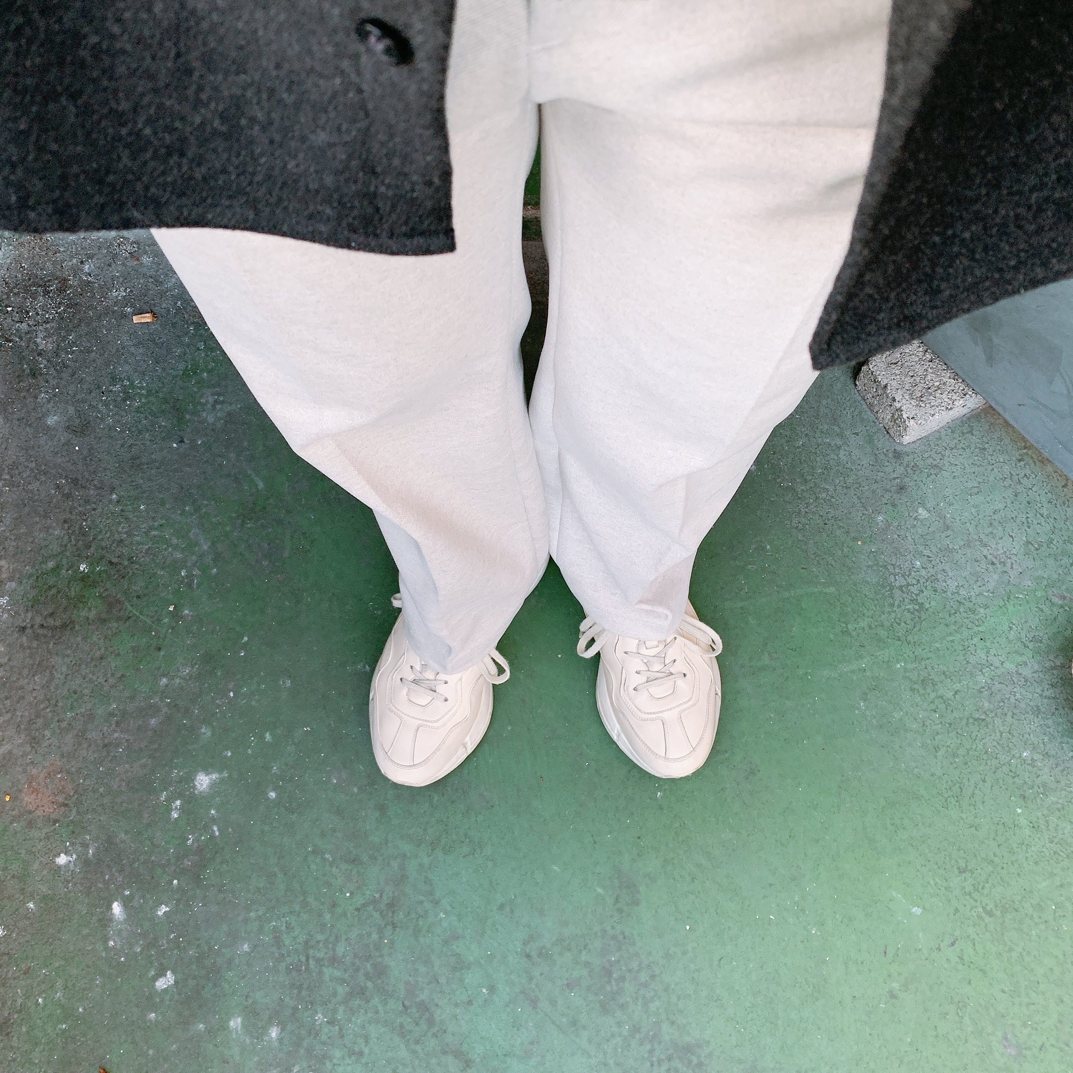 Gucci Rhyton Leather Sneakers Distressed Ivory 착용 스타일