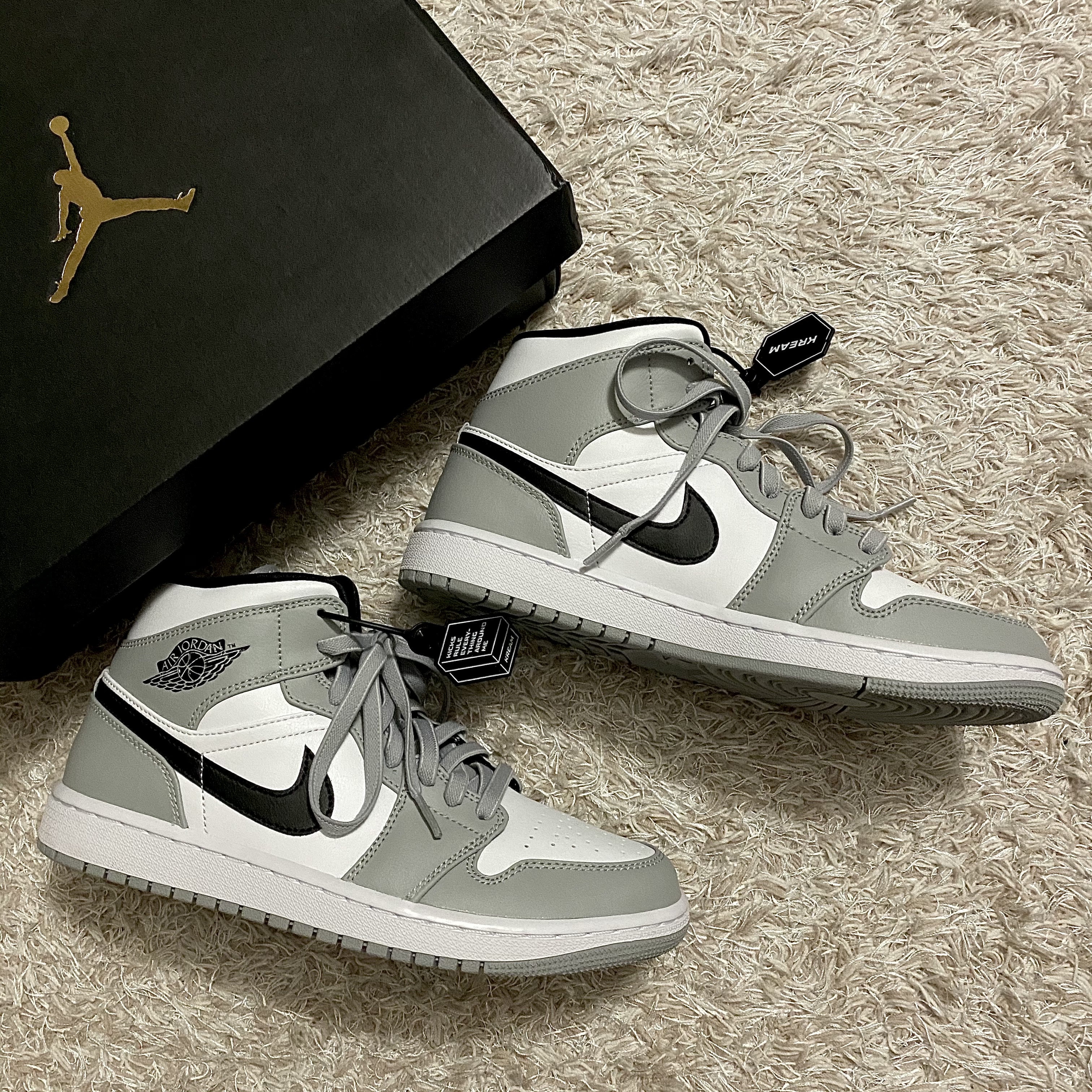 Jordan 1 Mid Light Smoke Grey 착용 스타일 - 2