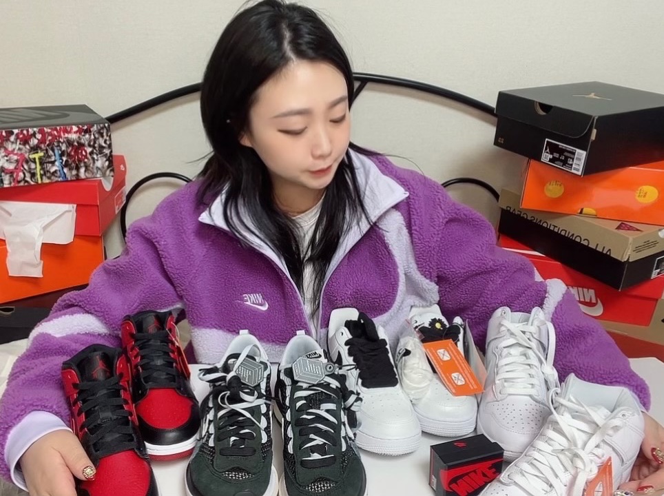 (GS) Jordan 1 Mid Bred Banned 2020, Nike x Sacai VaporWaffle Black White 착용 스타일