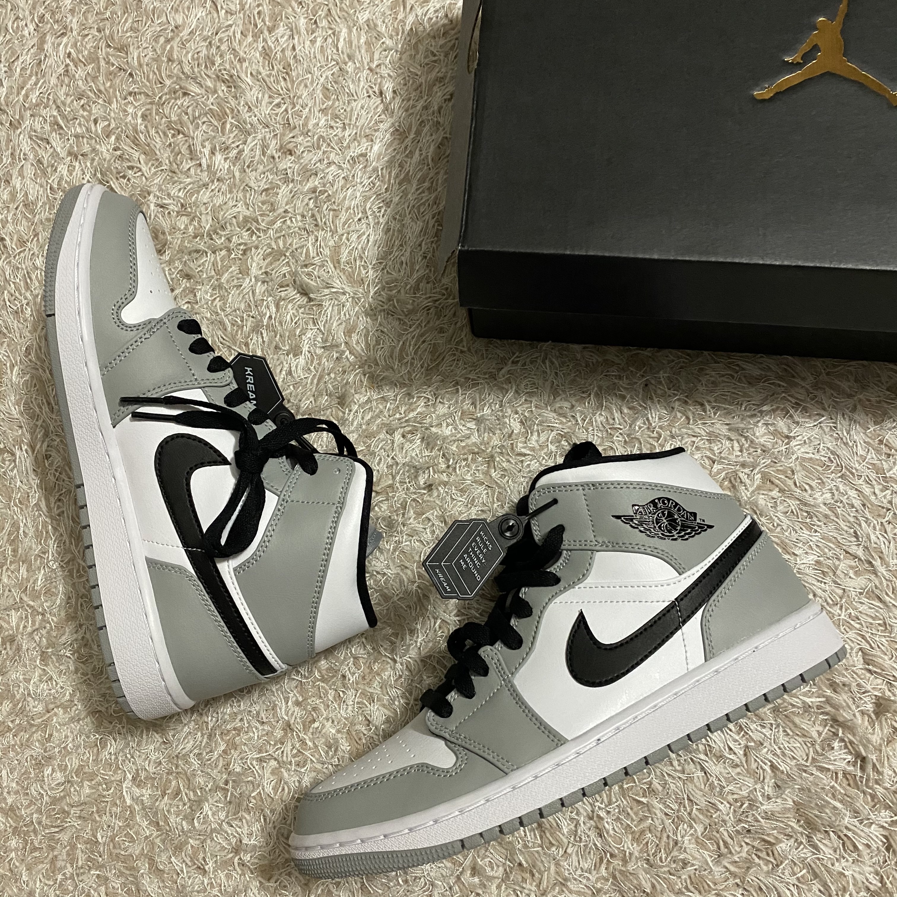 Jordan 1 Mid Light Smoke Grey 착용 스타일 - 4
