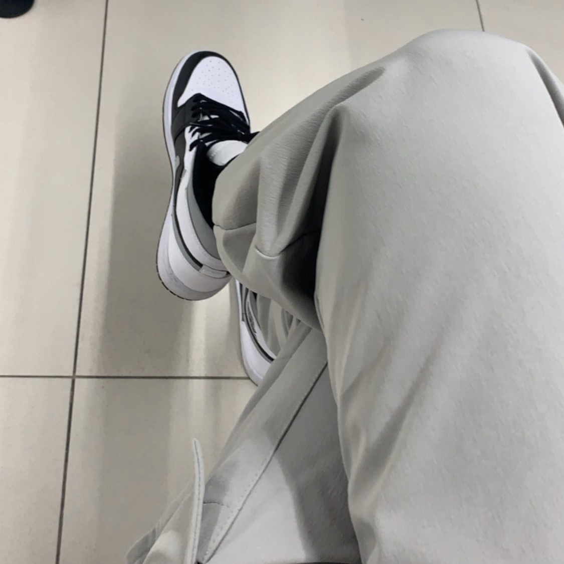 Jordan 1 Mid White Shadow 착용 스타일