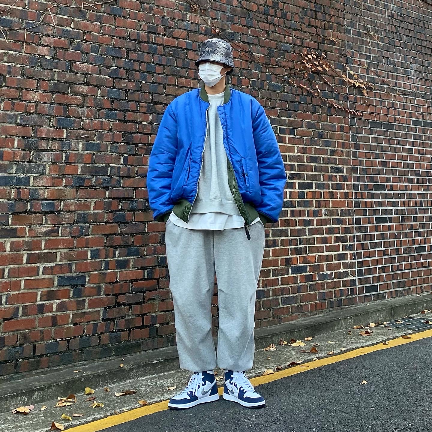 Jordan 1 Retro High OG CO.JP Midnight Navy 착용 스타일 - 2