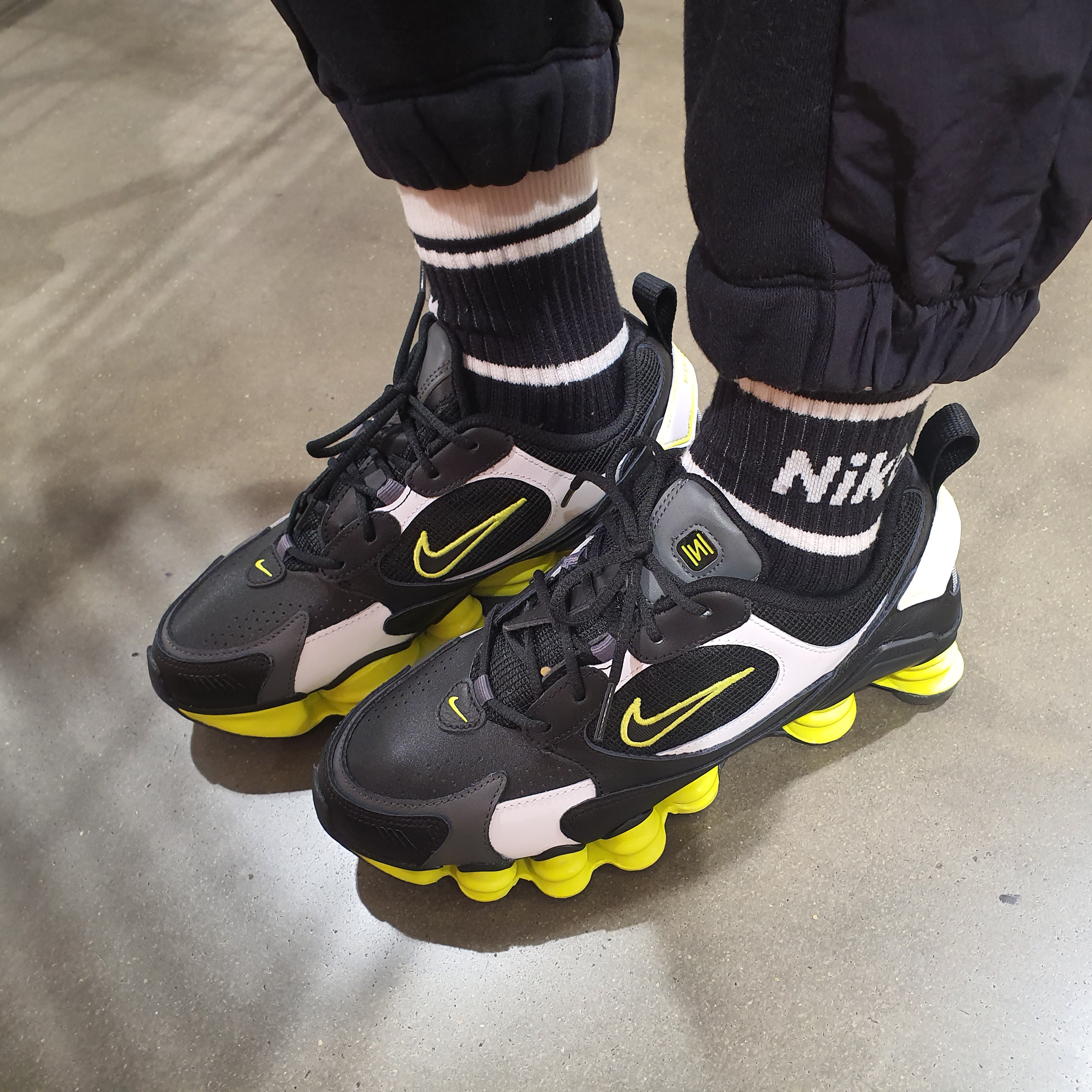 (W) Nike Shox TL Nova SP Grey Neon 착용 스타일